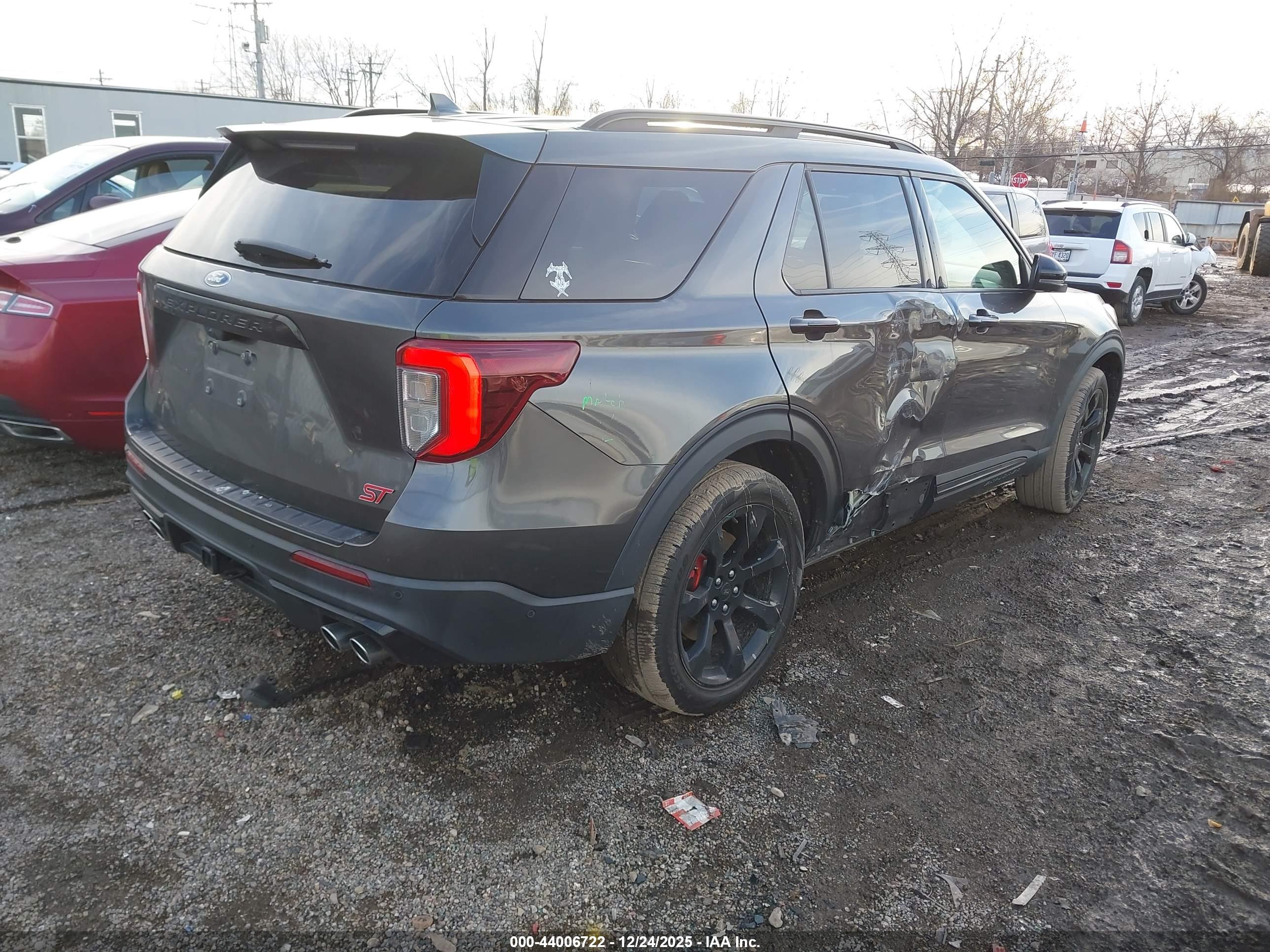FORD EXPLORER image 4