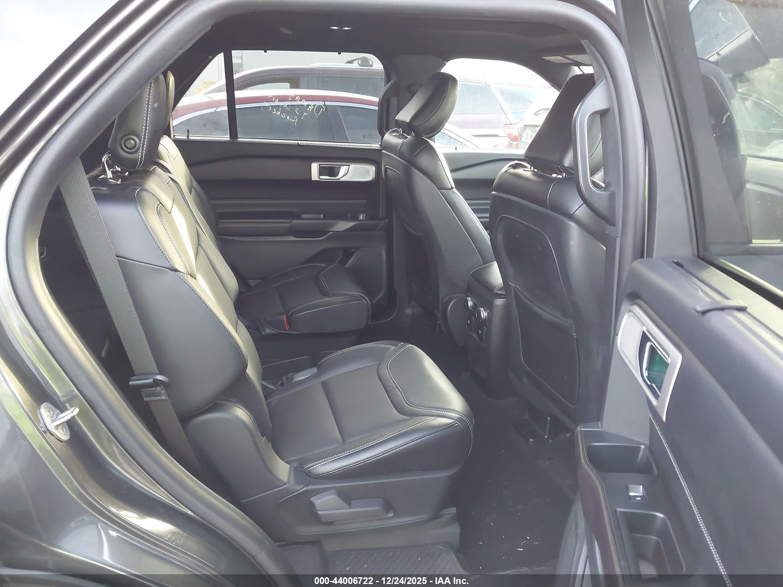 FORD EXPLORER image 8