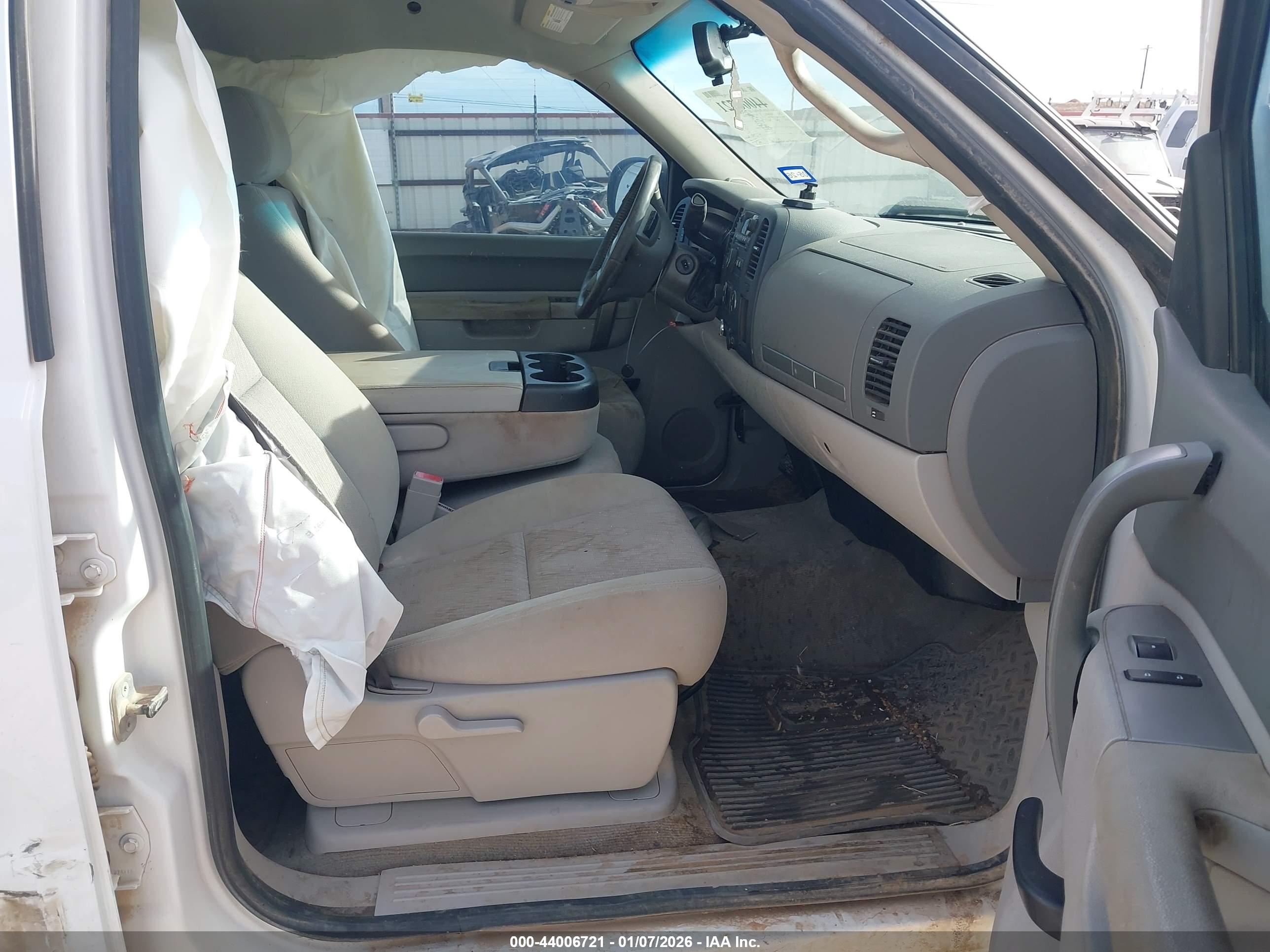 CHEVROLET SILVERADO image 5