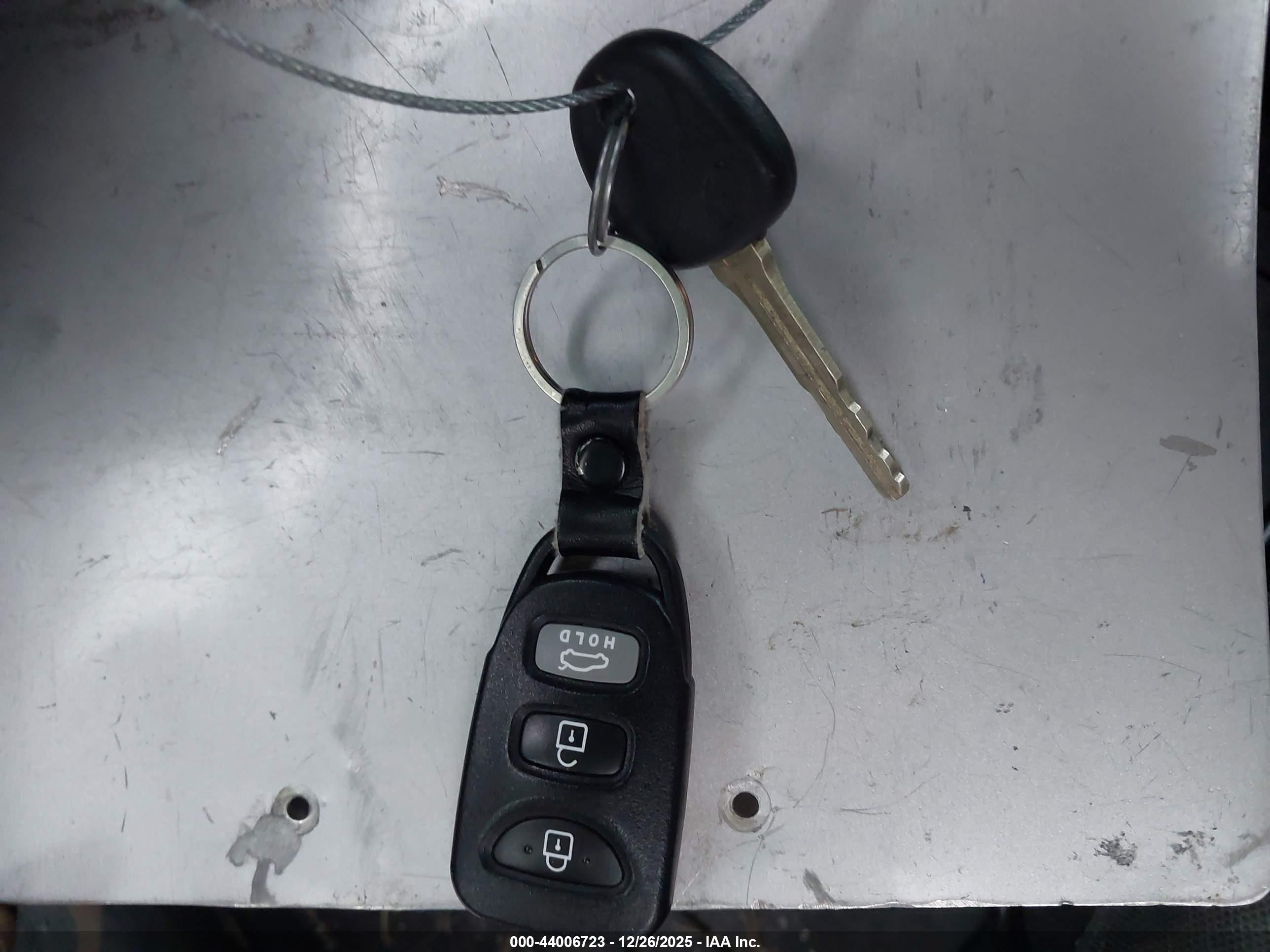 HYUNDAI ELANTRA image 11