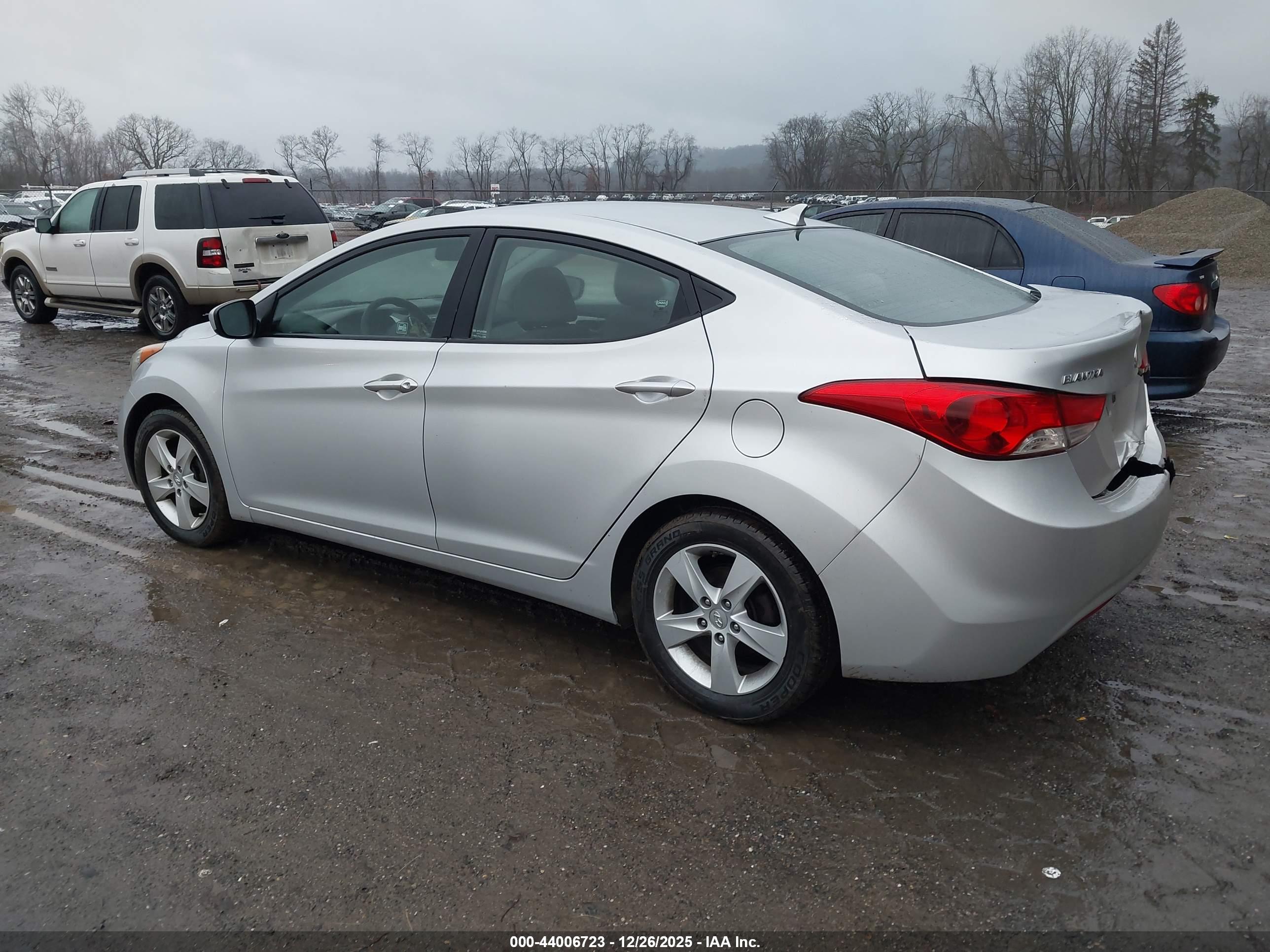 HYUNDAI ELANTRA image 3