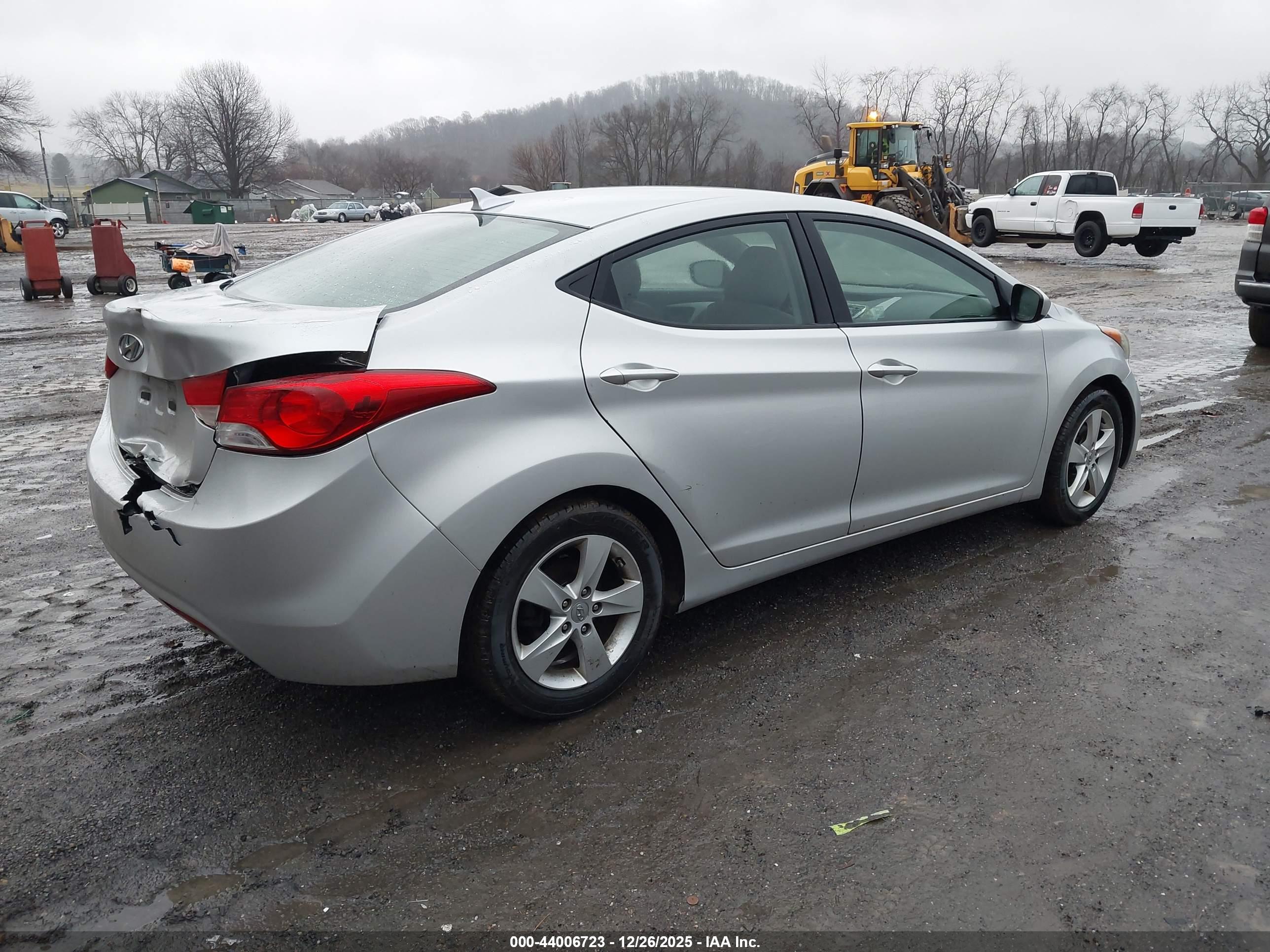 HYUNDAI ELANTRA image 4