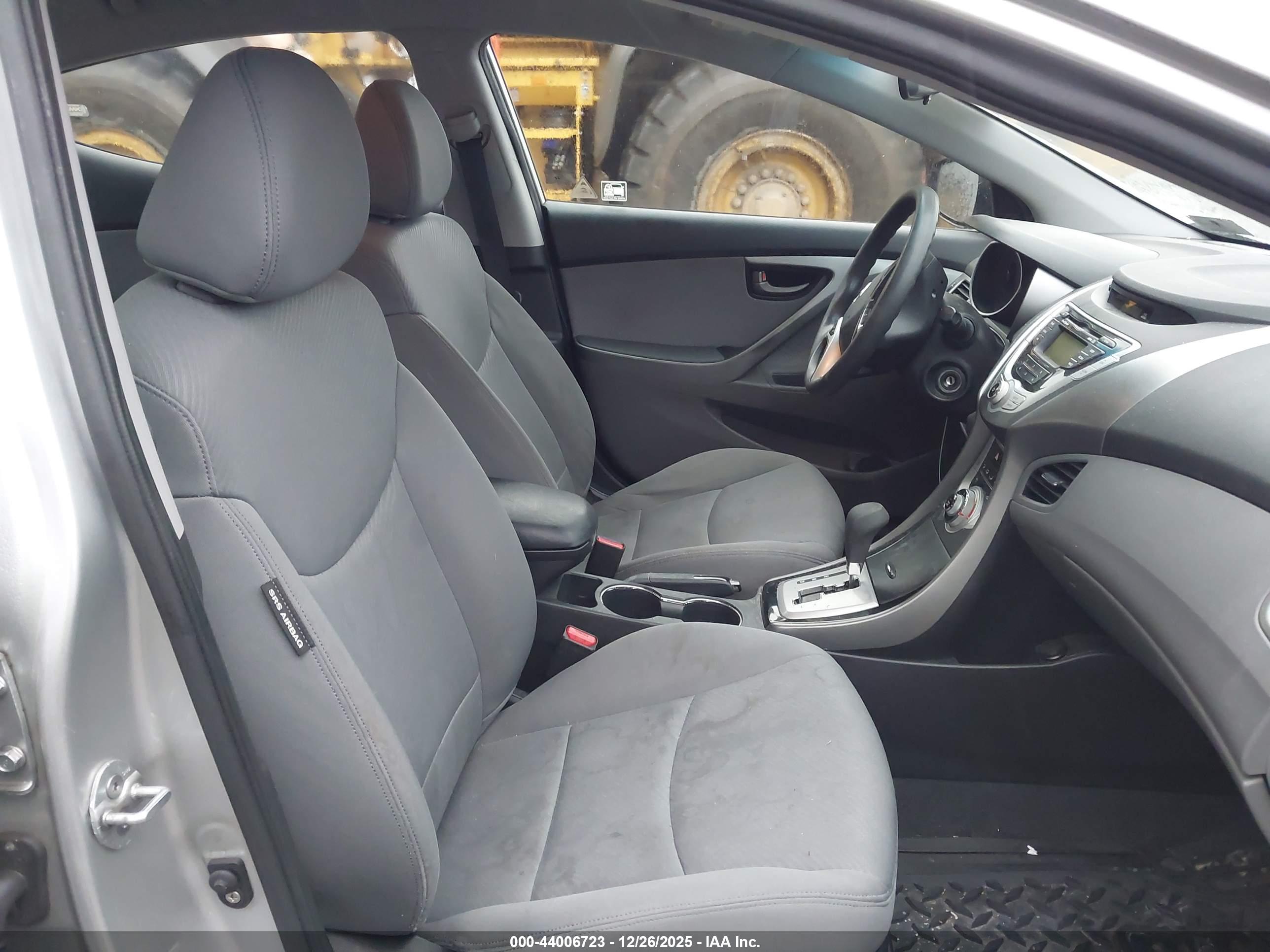 HYUNDAI ELANTRA image 5