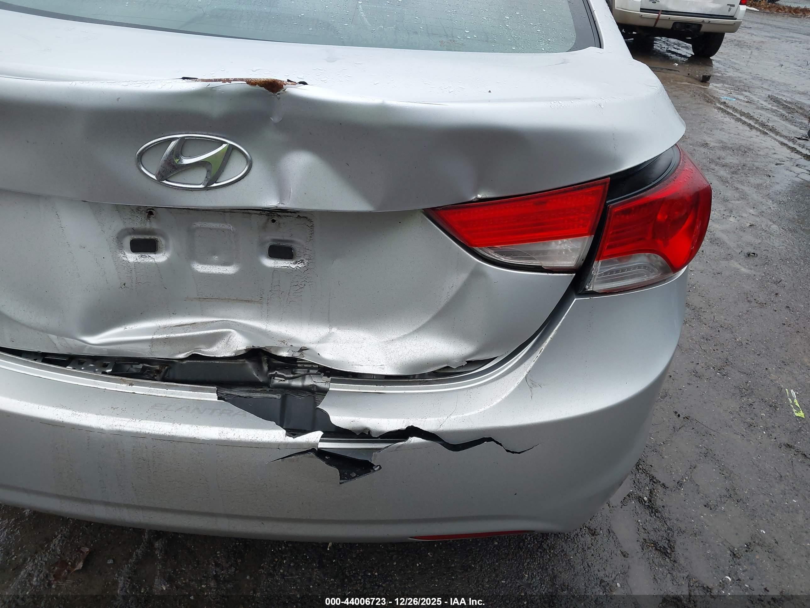 HYUNDAI ELANTRA image 6