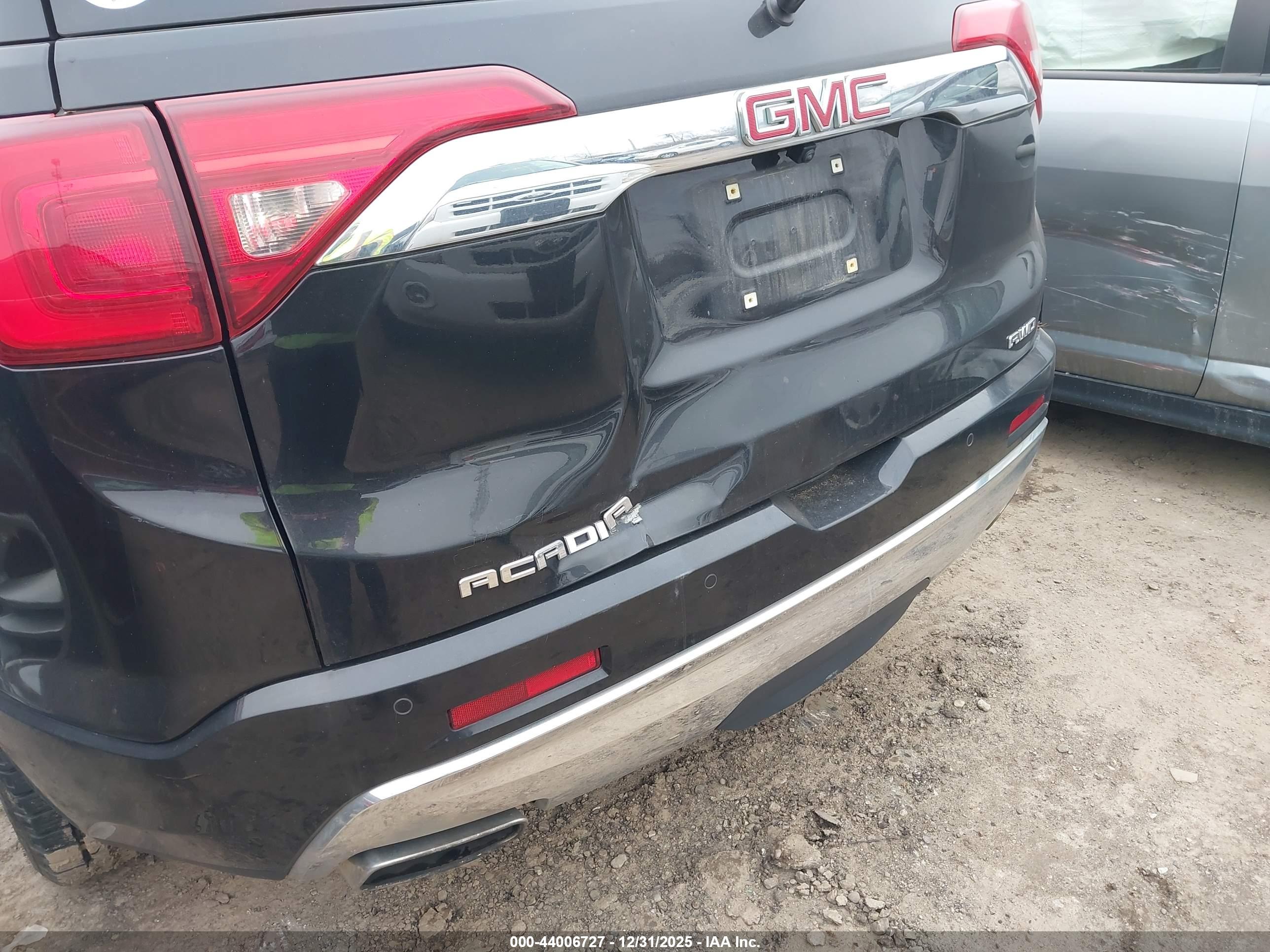 GMC ACADIA image 6