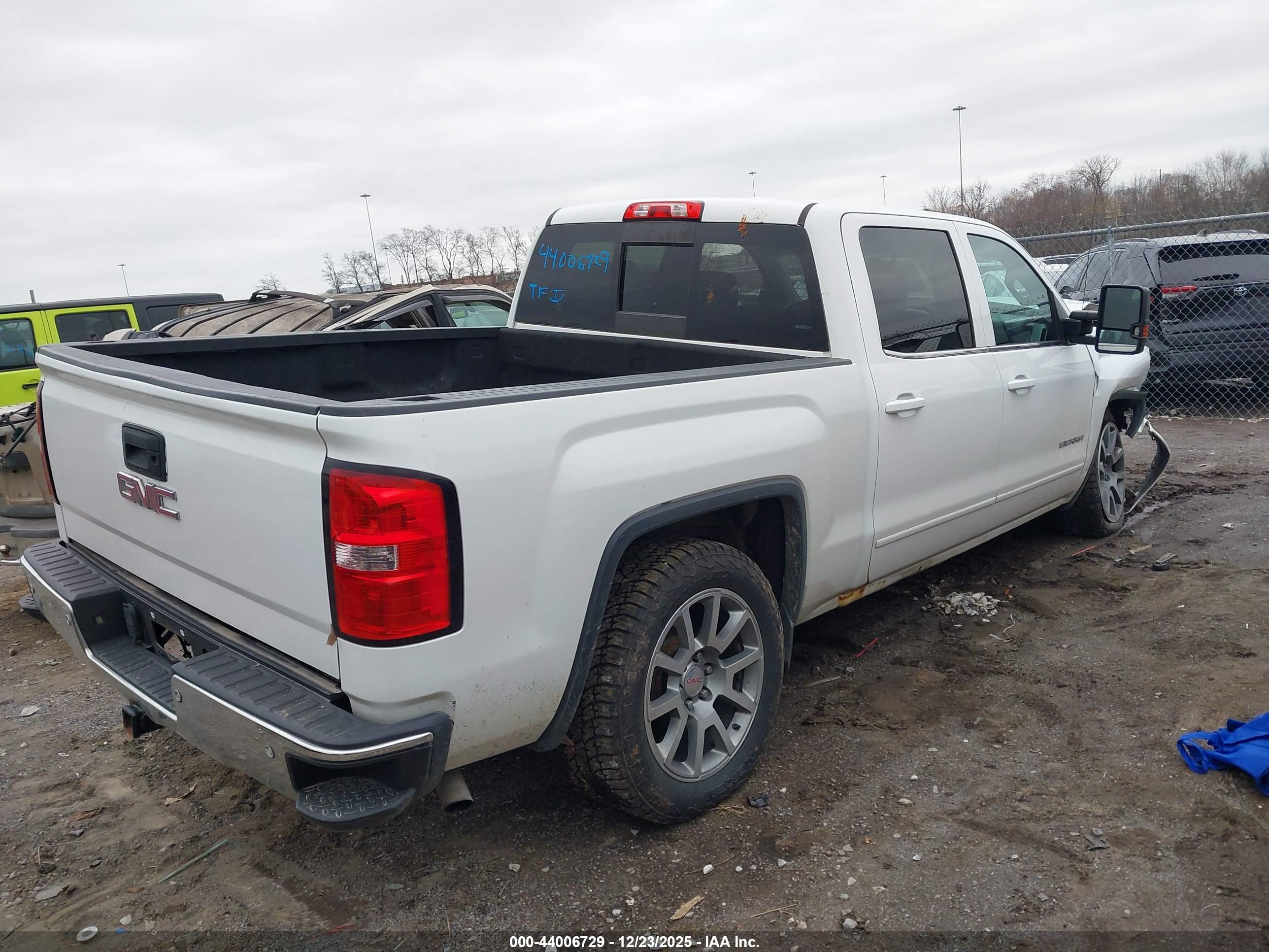 GMC SIERRA image 4