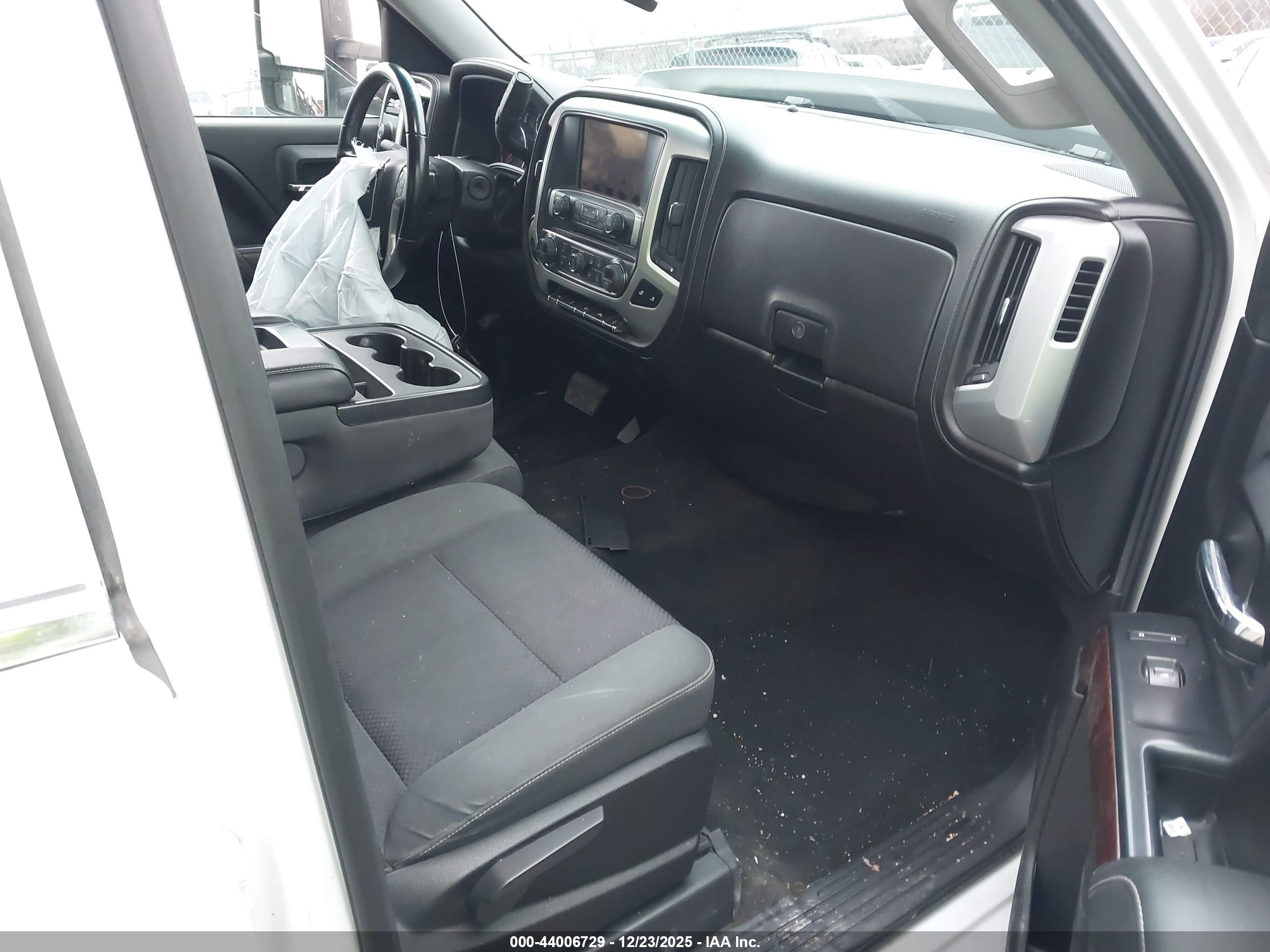 GMC SIERRA image 5