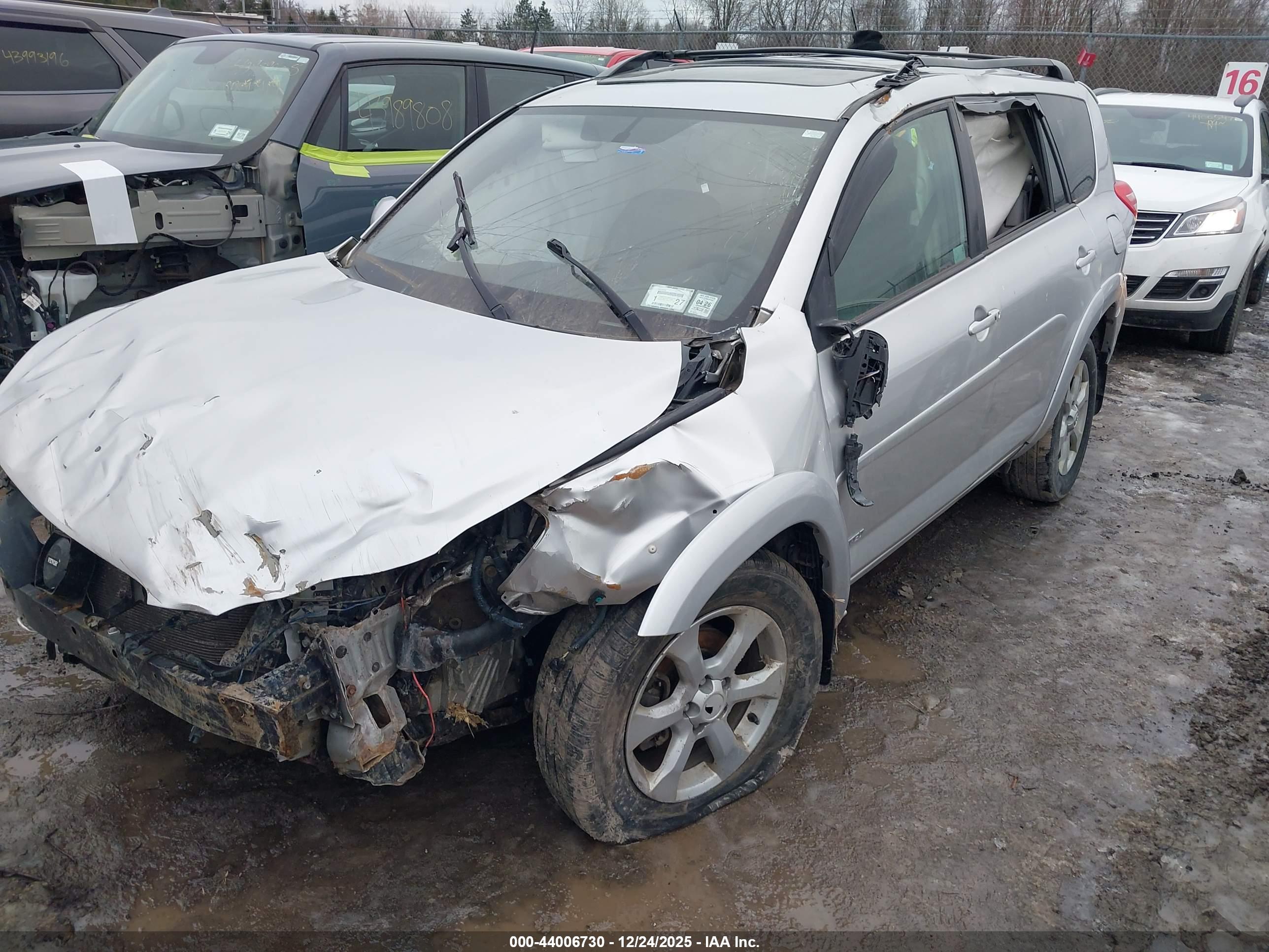 TOYOTA RAV4 image 2