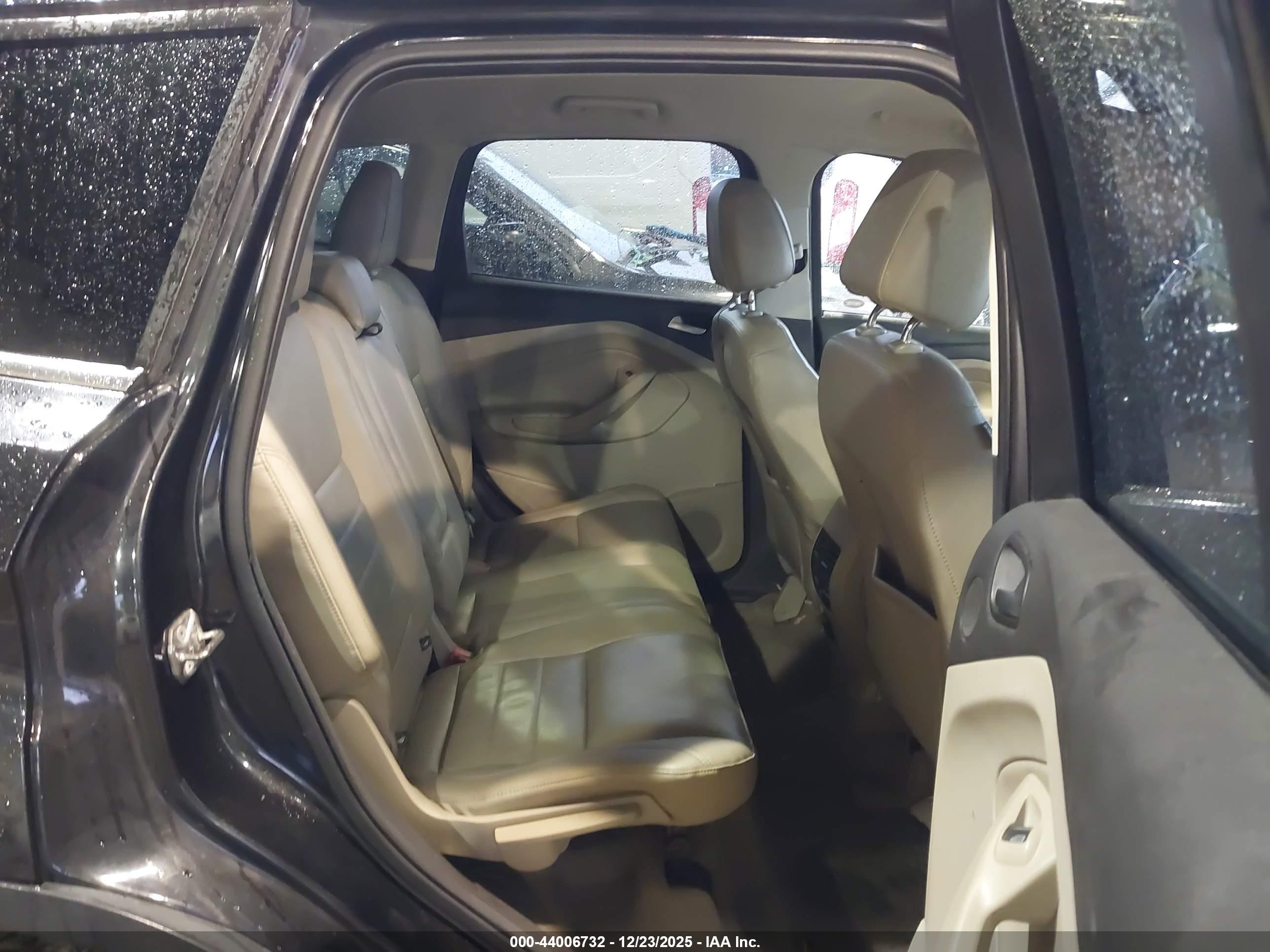 FORD ESCAPE image 8