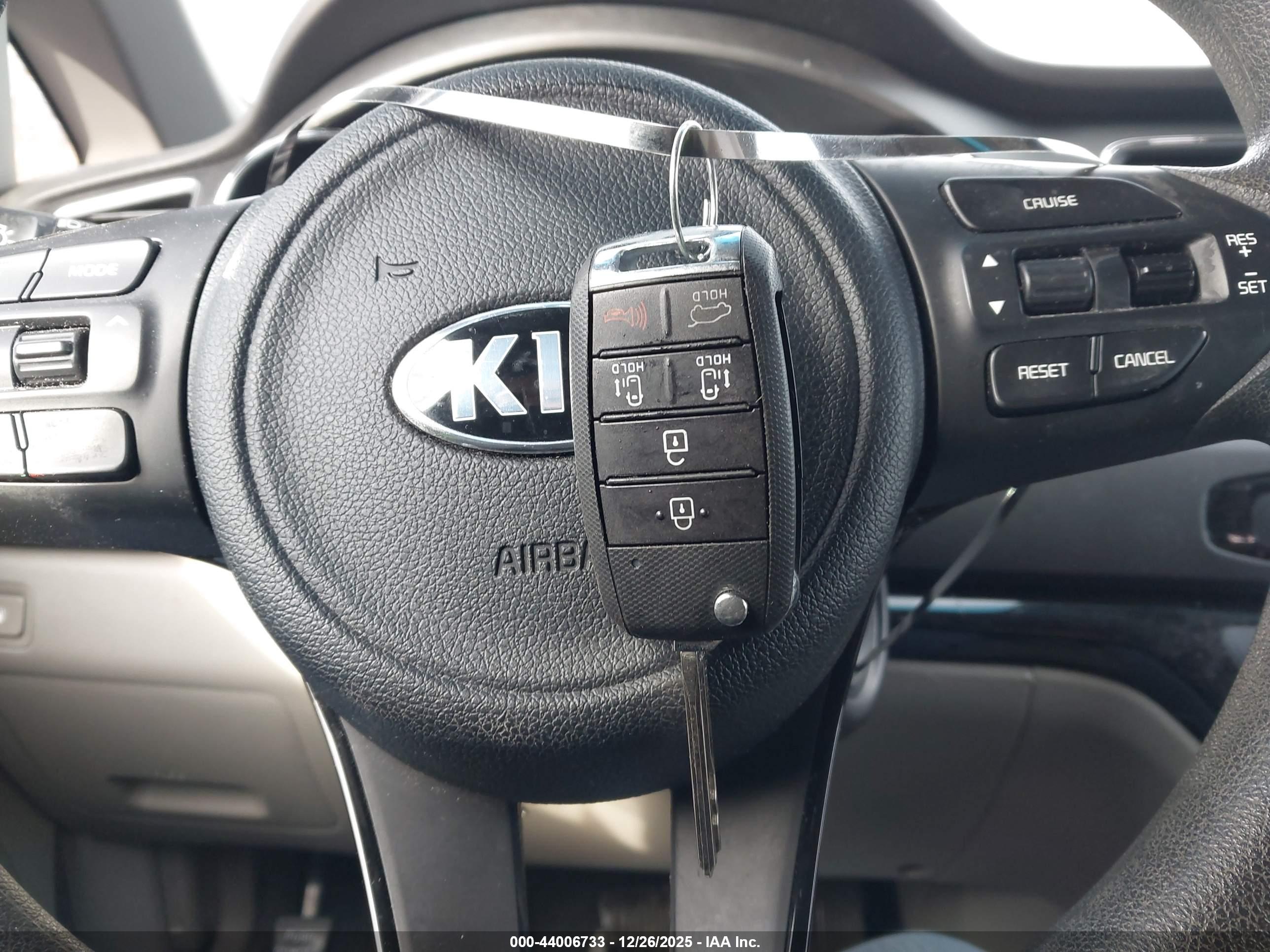 KIA SEDONA image 11