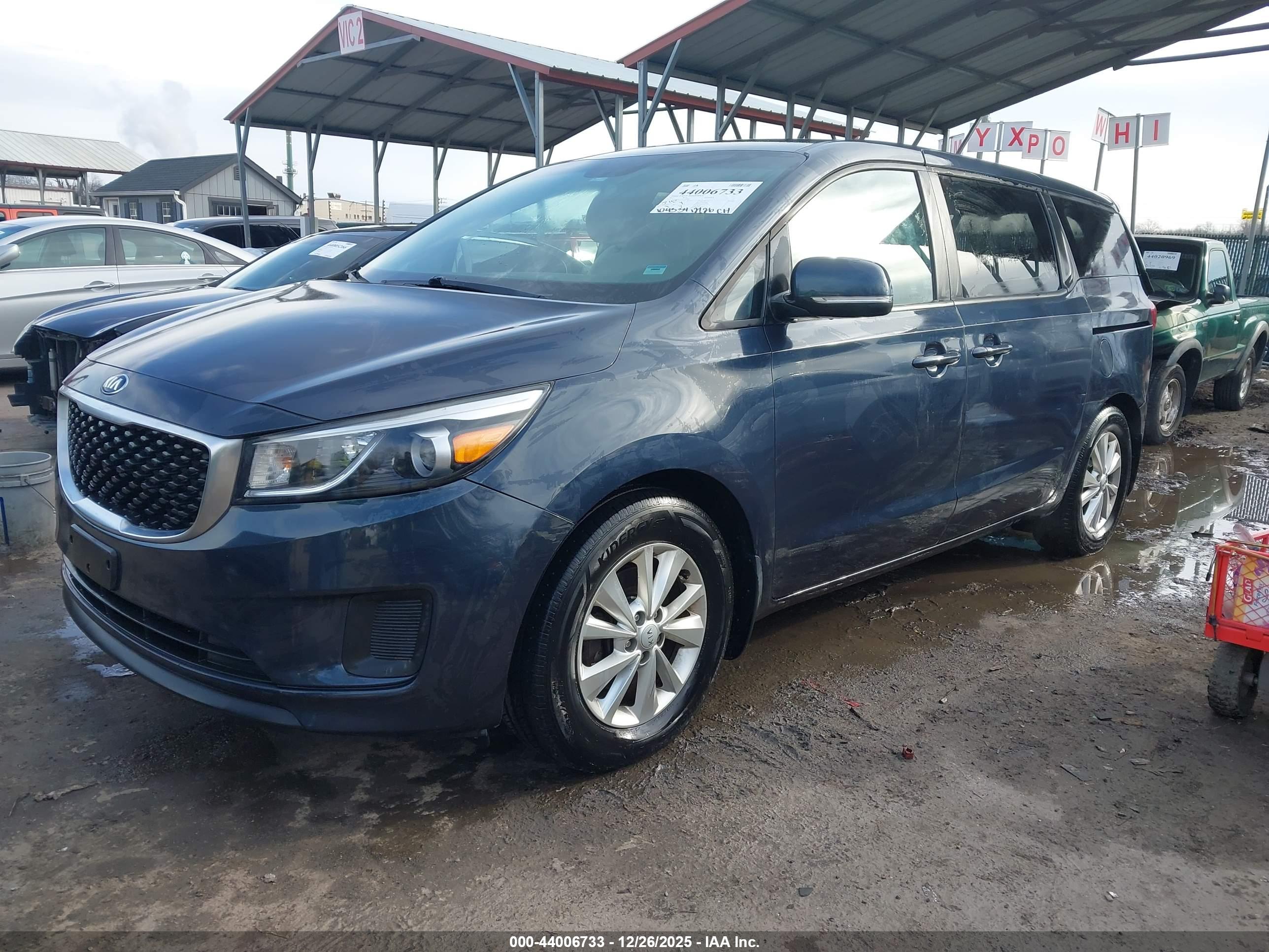KIA SEDONA image 2