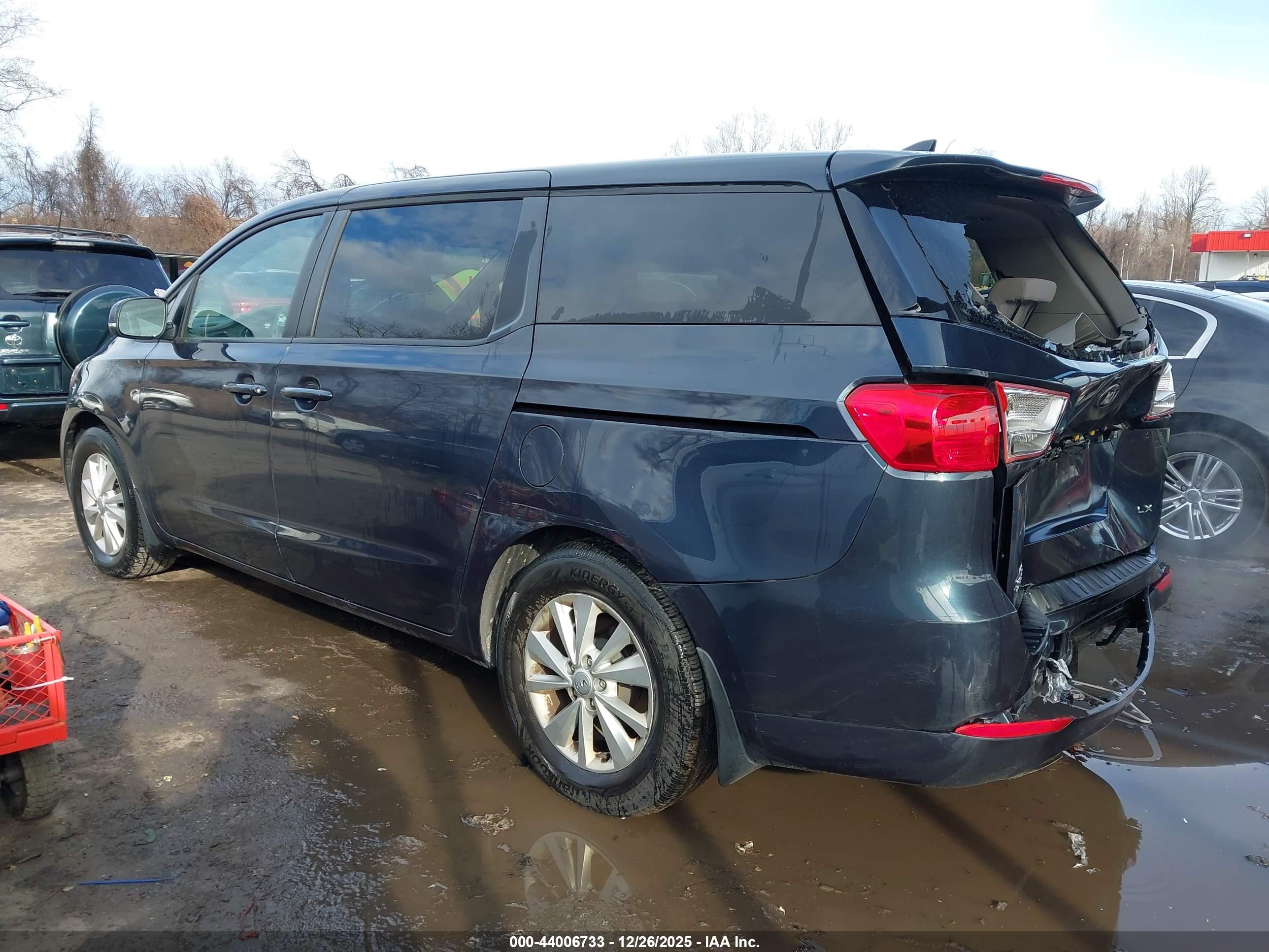 KIA SEDONA image 3