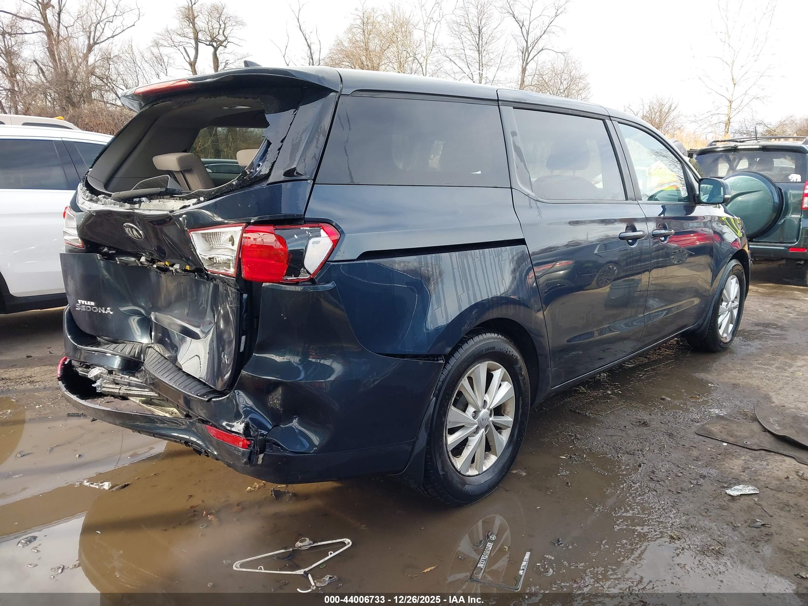 KIA SEDONA image 4