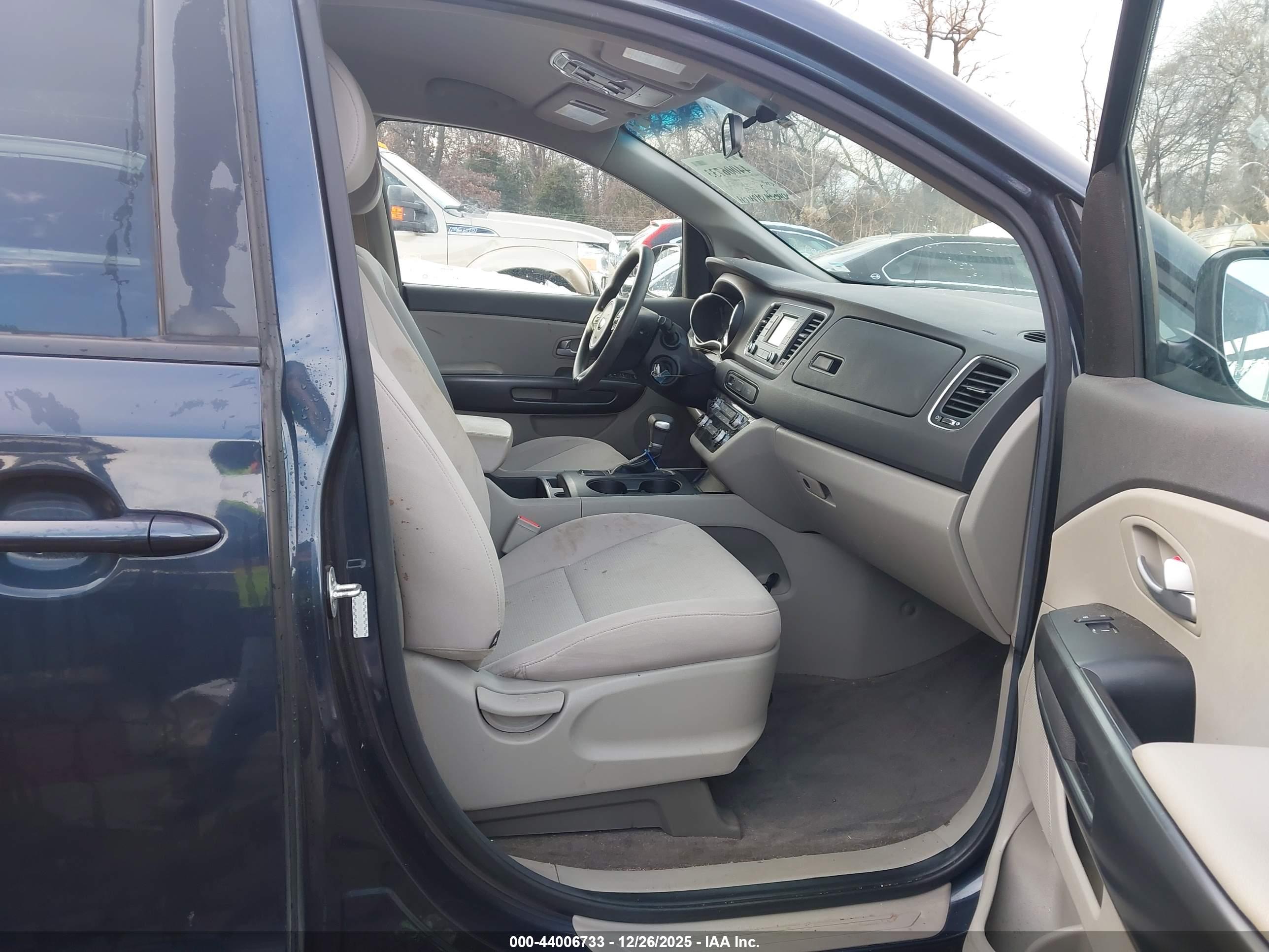 KIA SEDONA image 5