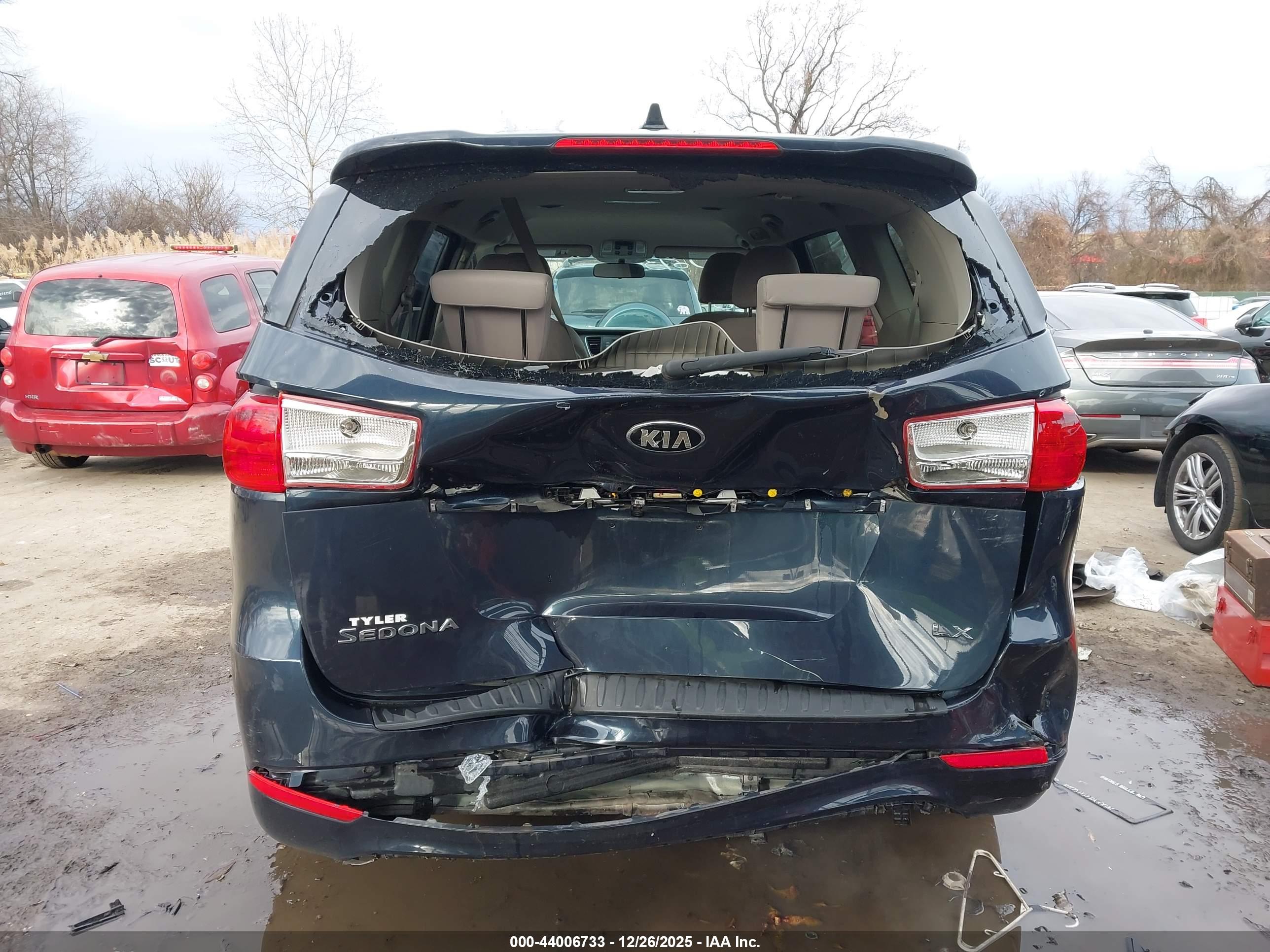 KIA SEDONA image 6