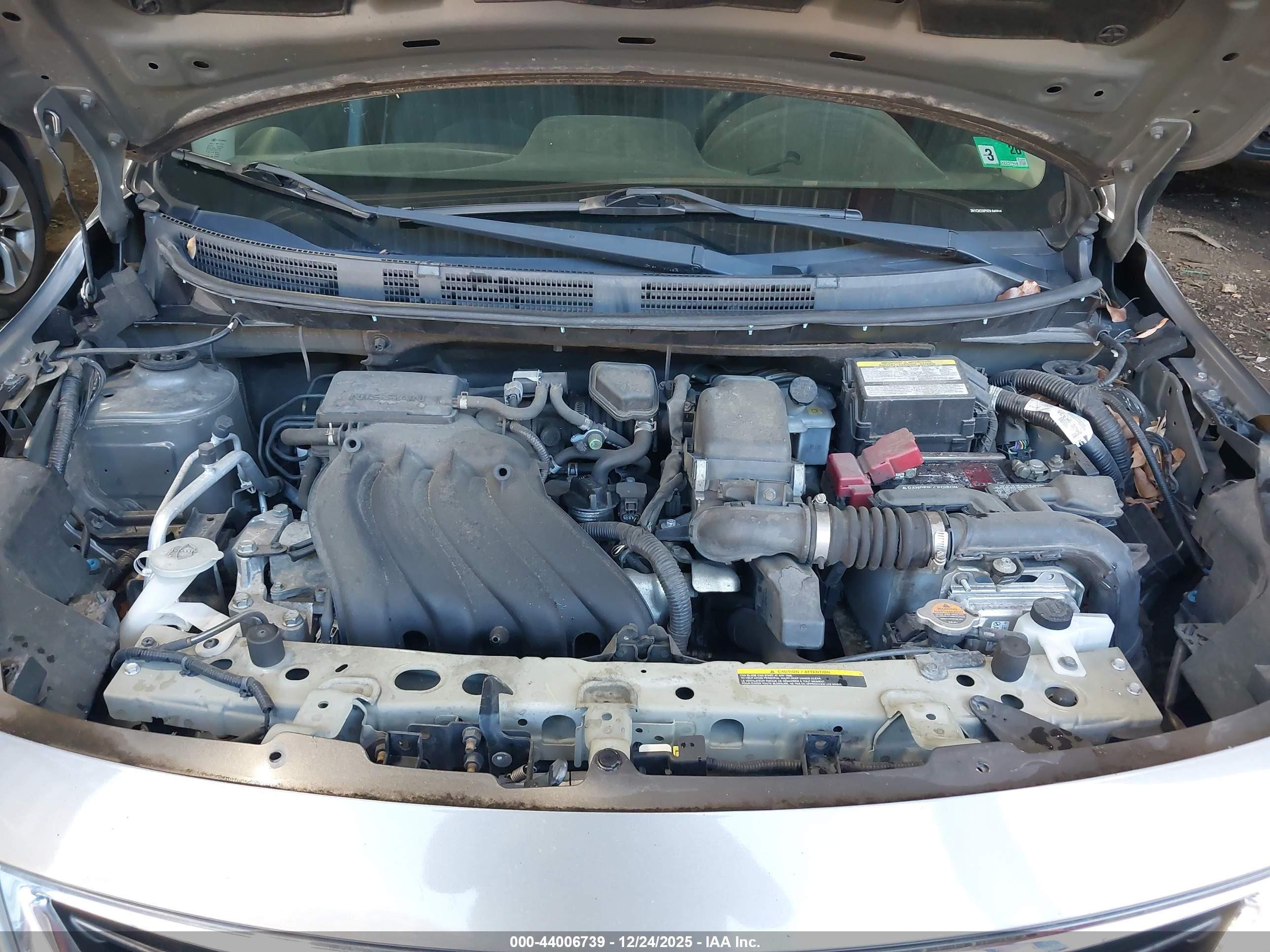 NISSAN VERSA image 10