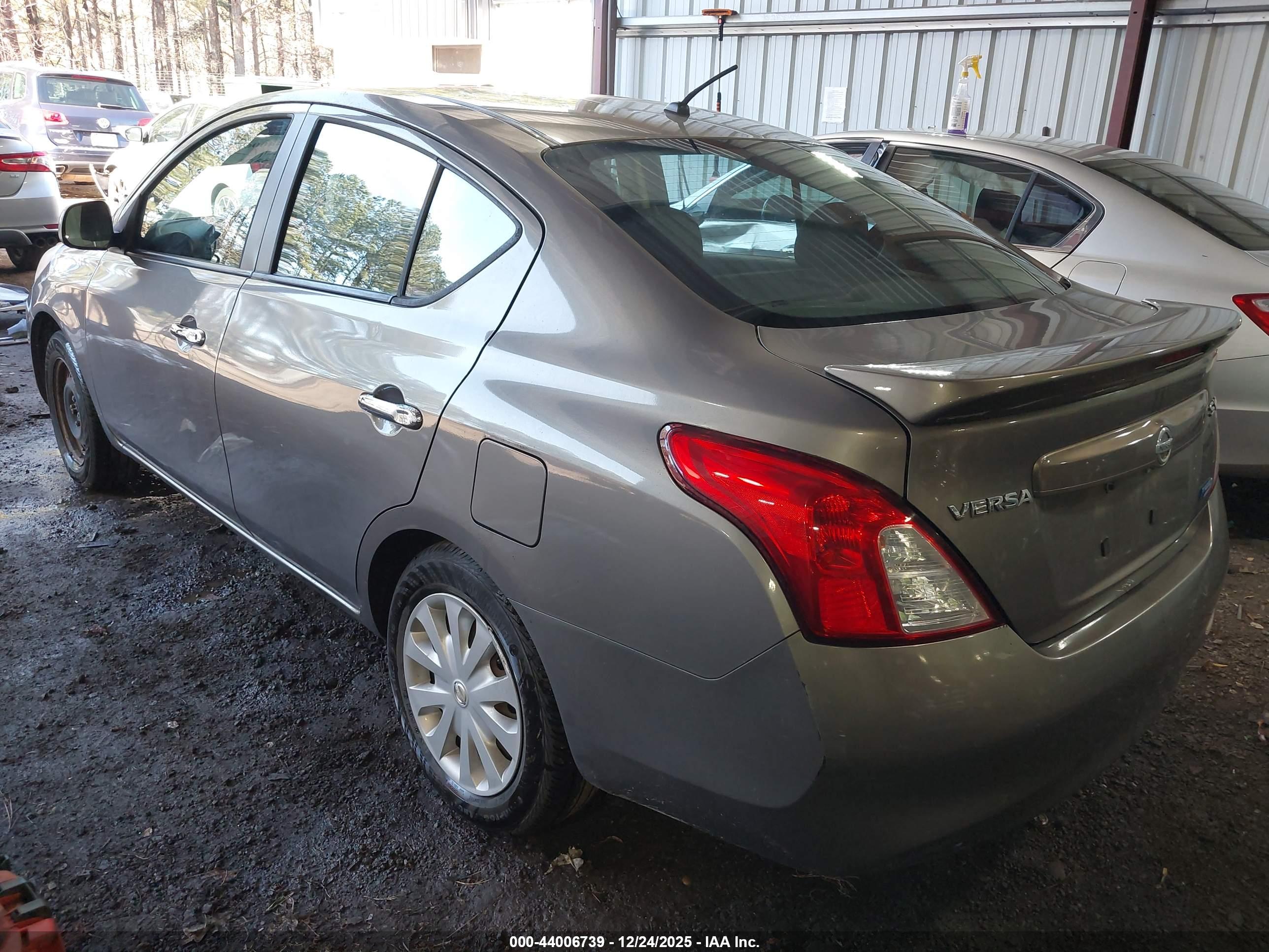 NISSAN VERSA image 3