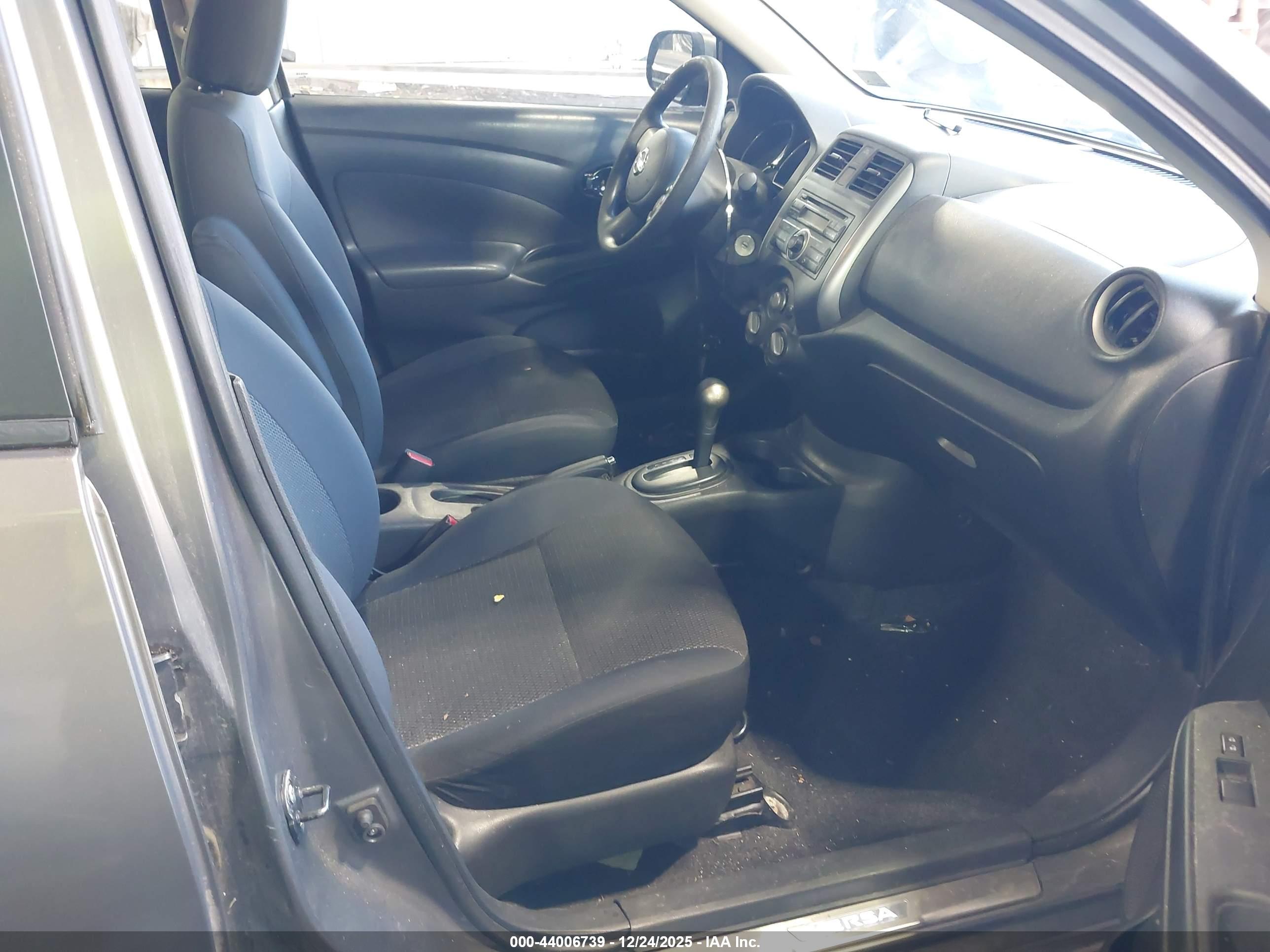 NISSAN VERSA image 5