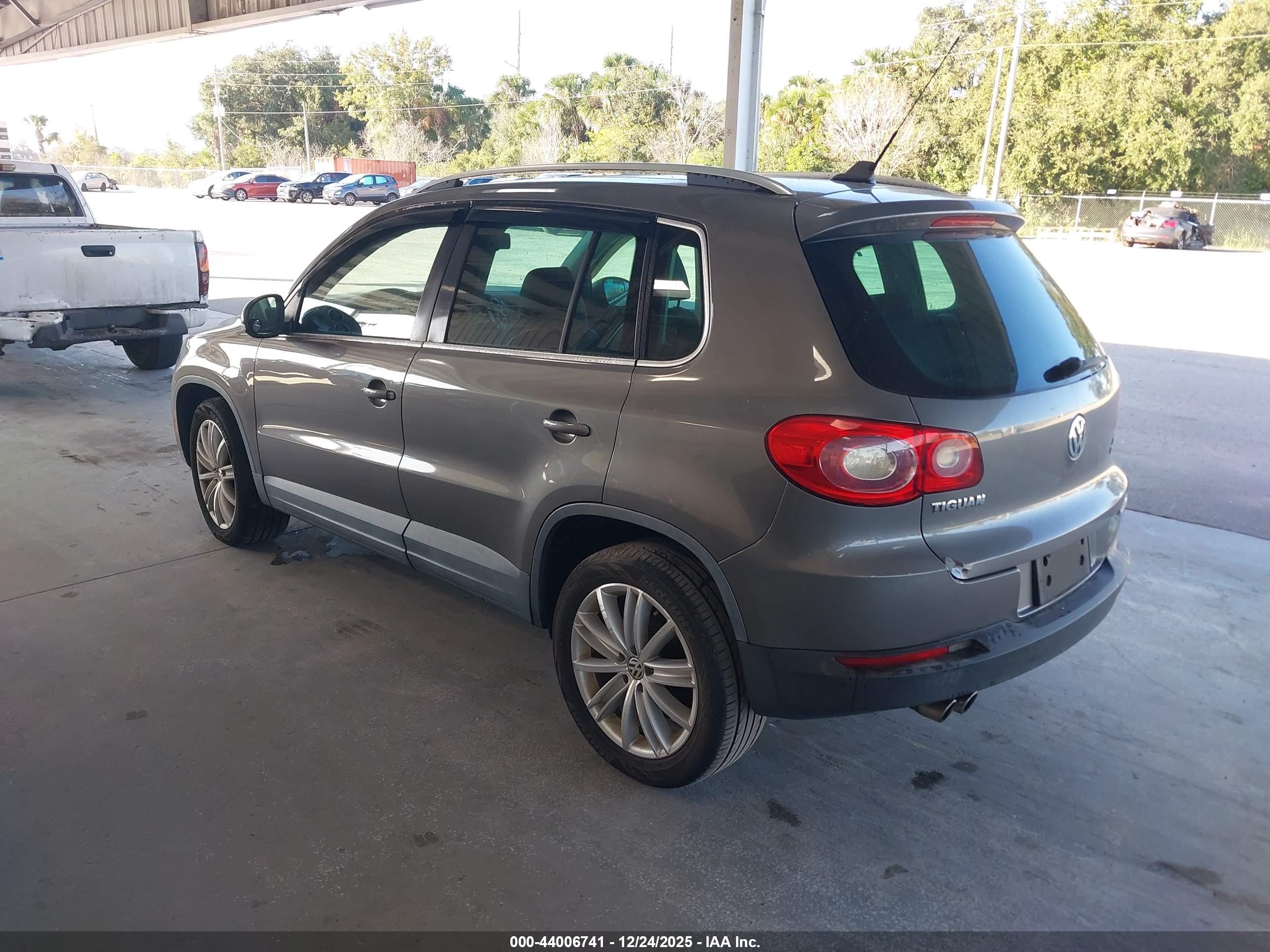 VOLKSWAGEN TIGUAN image 3