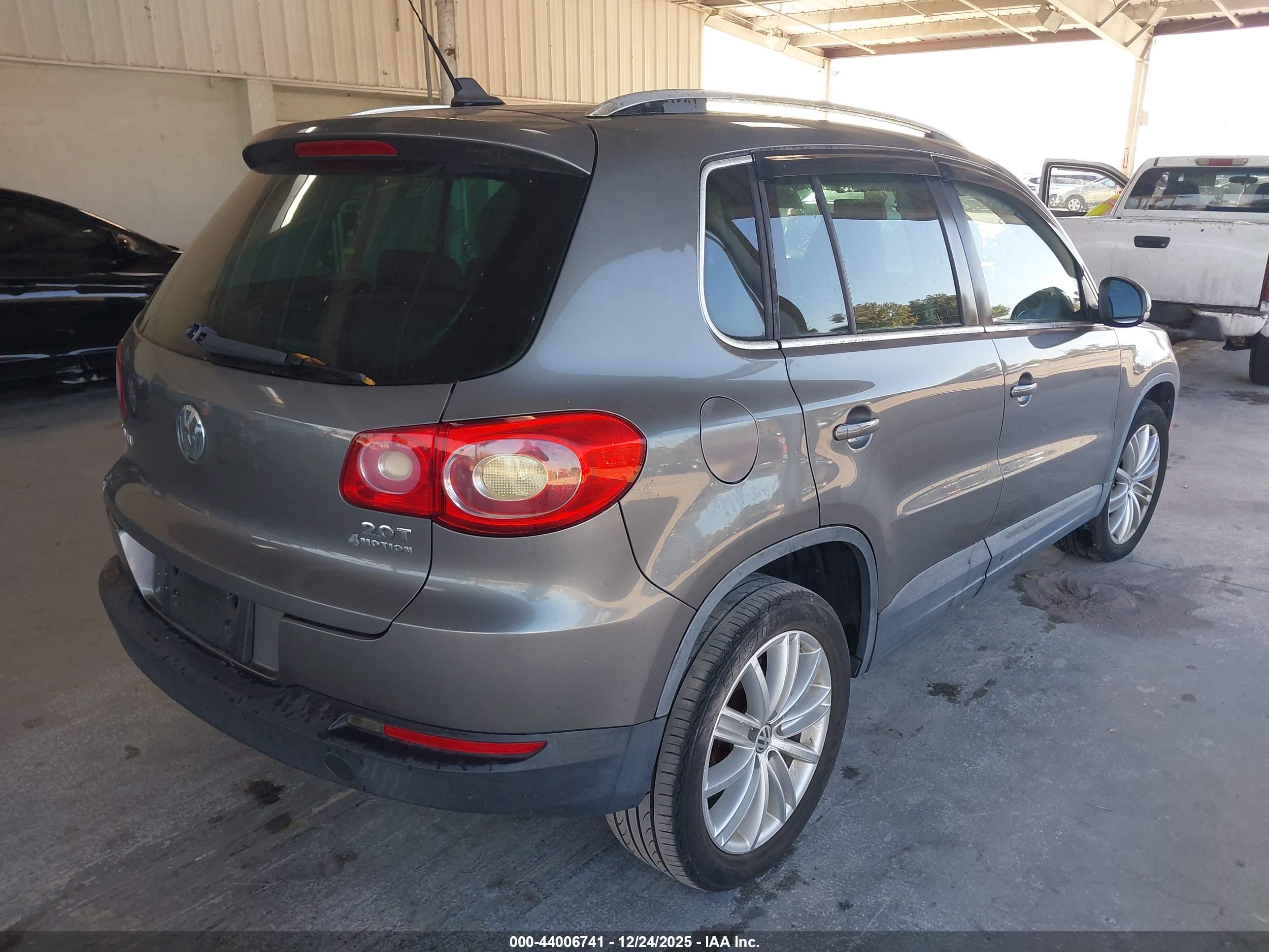 VOLKSWAGEN TIGUAN image 4