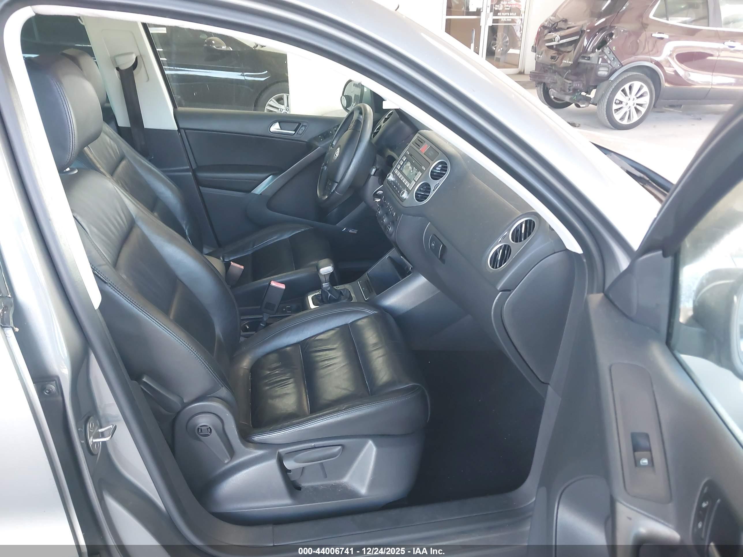 VOLKSWAGEN TIGUAN image 5