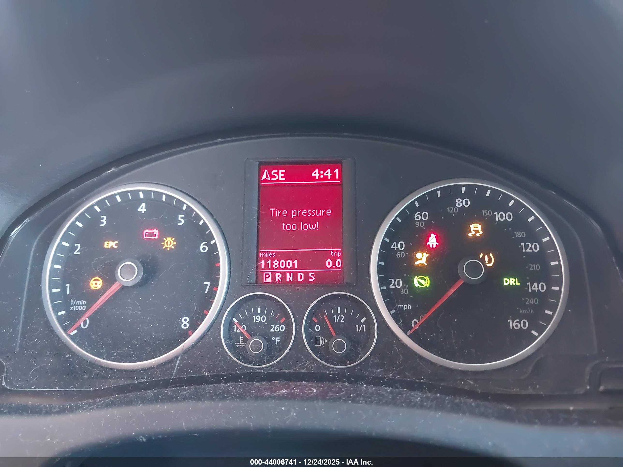 VOLKSWAGEN TIGUAN image 7