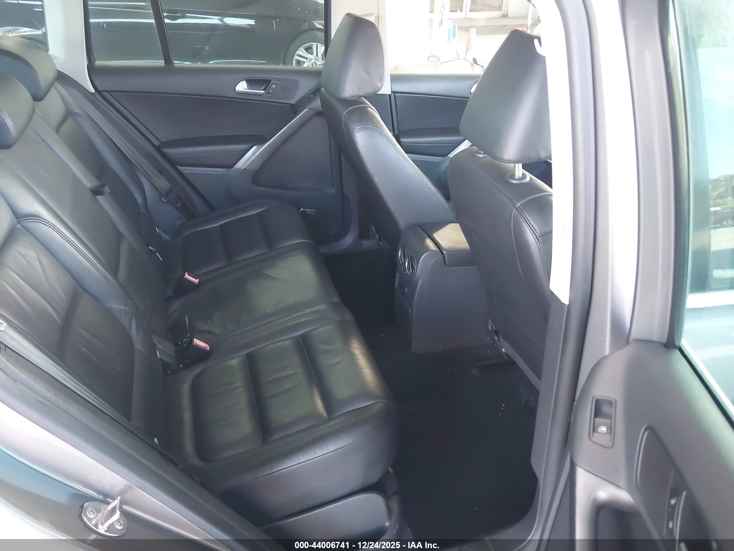 VOLKSWAGEN TIGUAN image 8