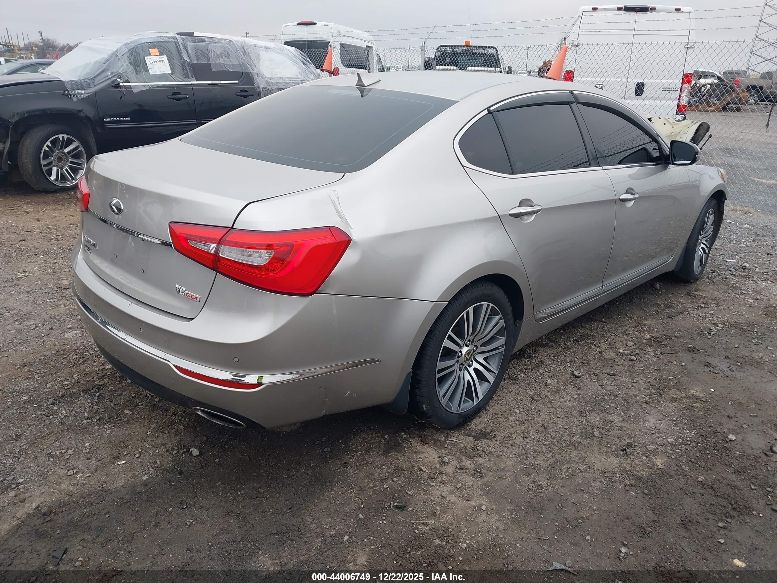 KIA CADENZA image 4