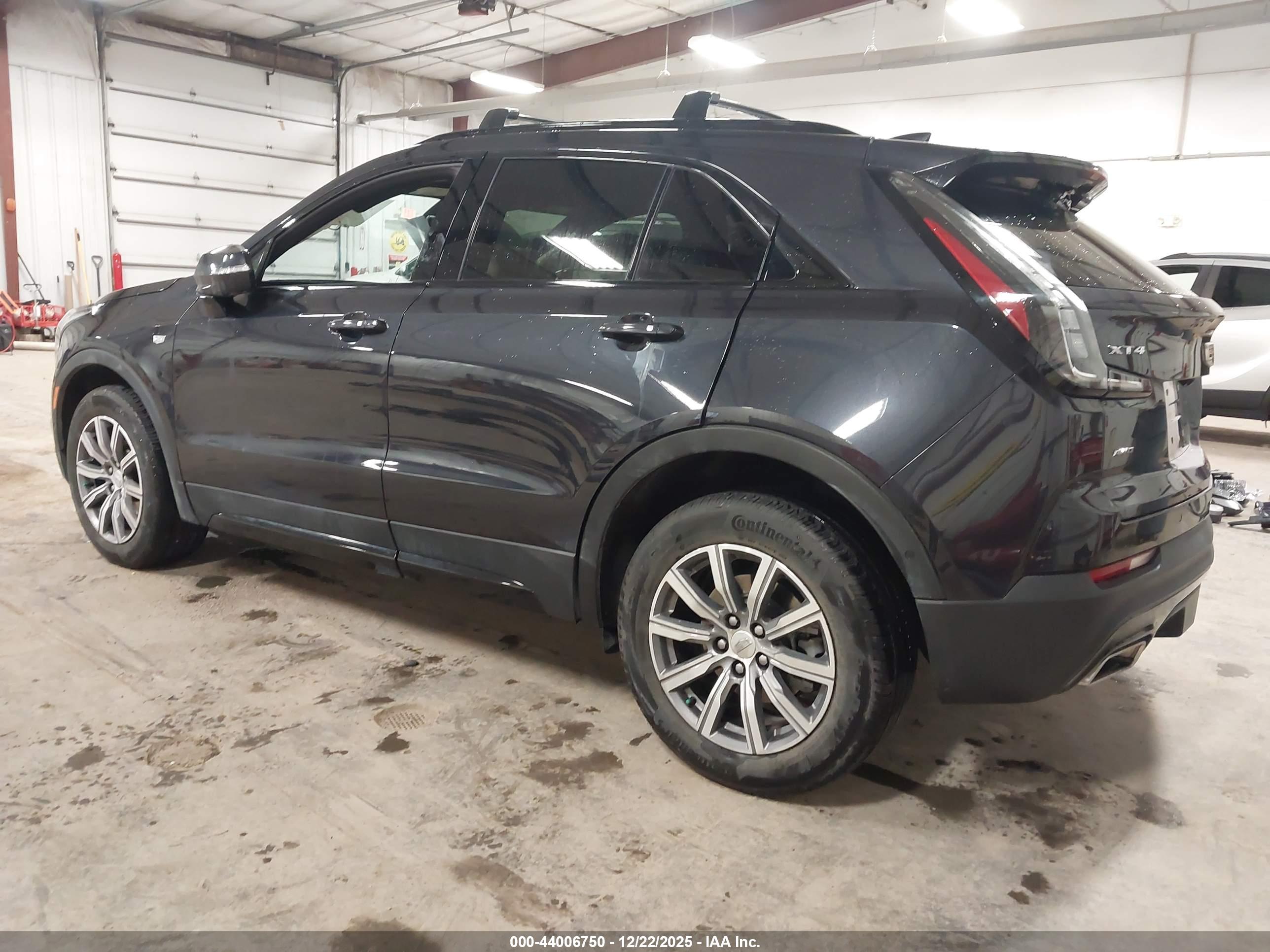 CADILLAC XT4 image 3