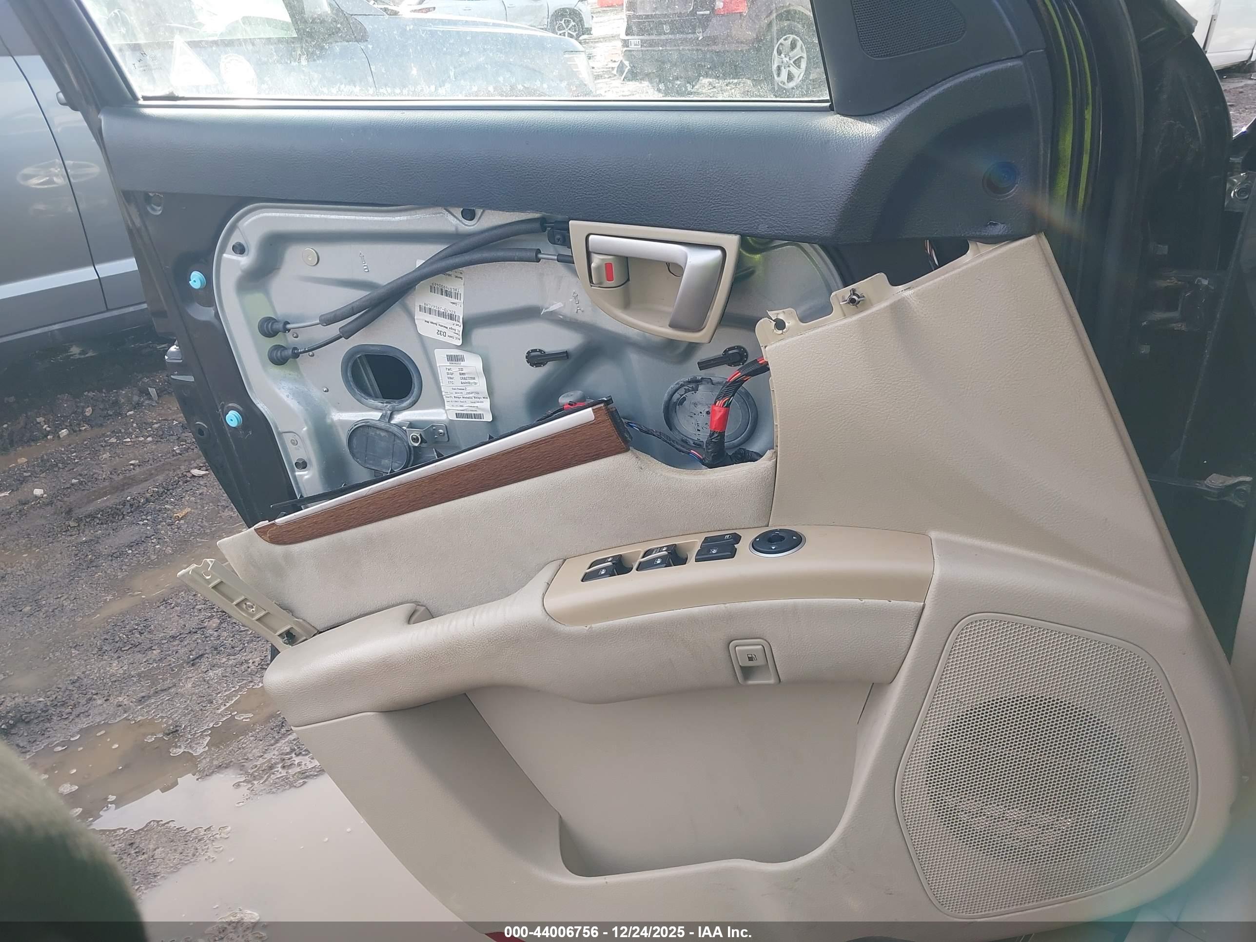 HYUNDAI SANTA image 6
