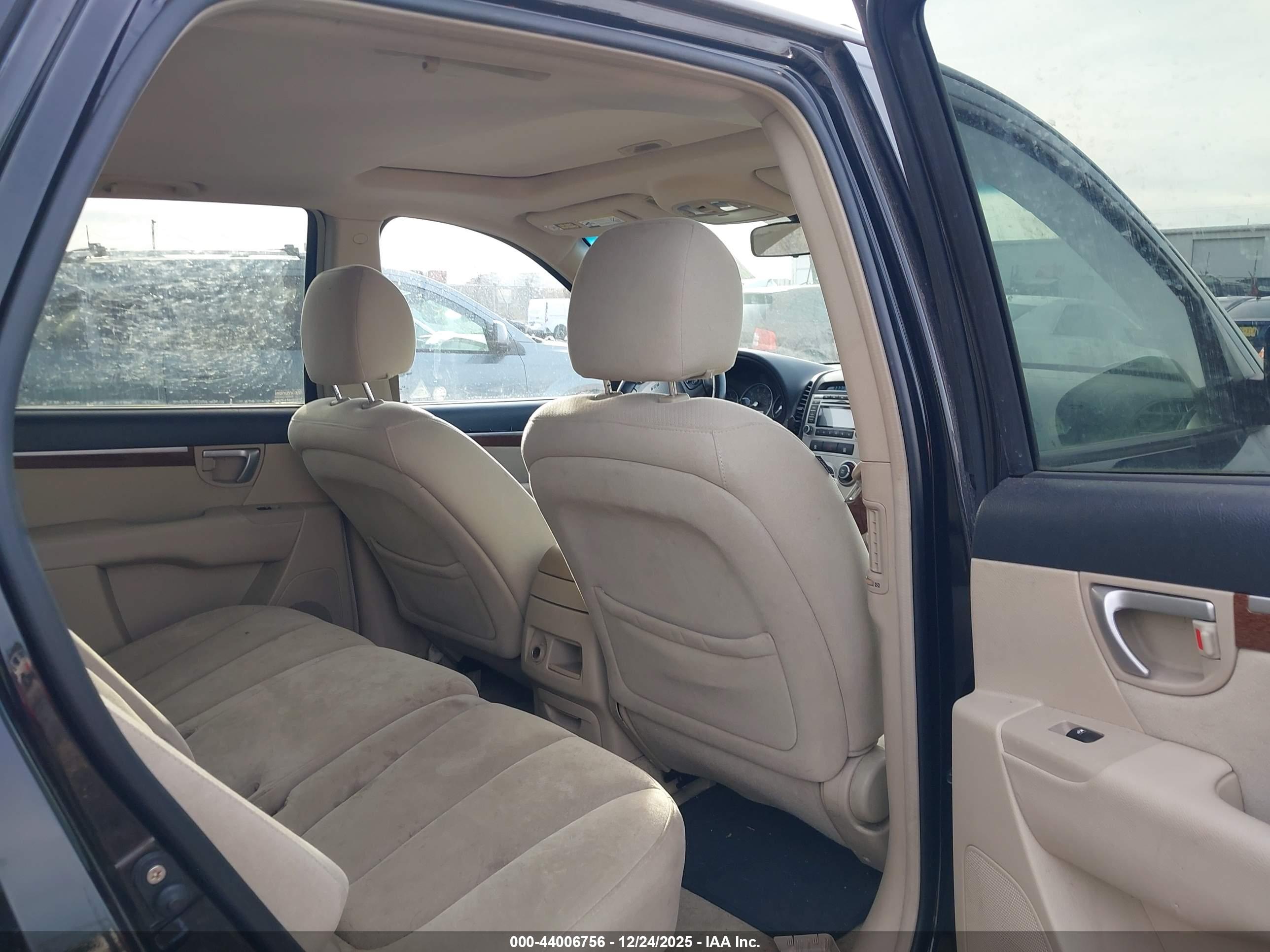 HYUNDAI SANTA image 8