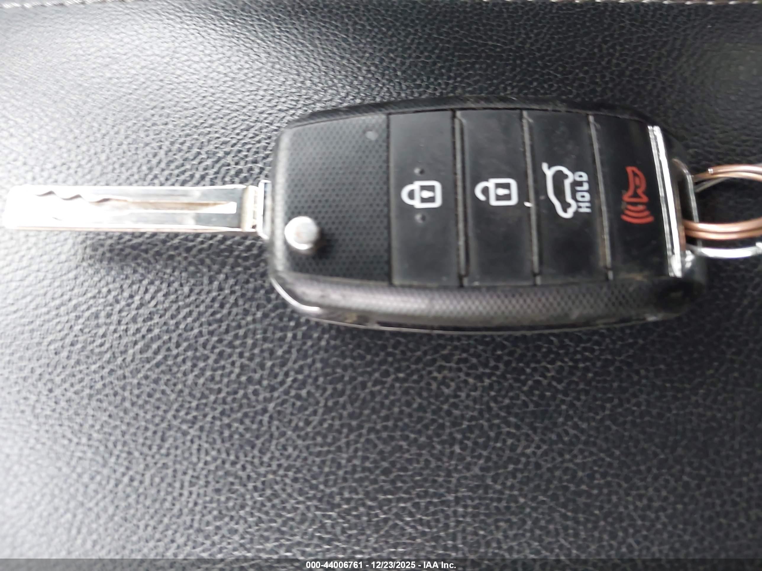 KIA SPORTAGE image 11
