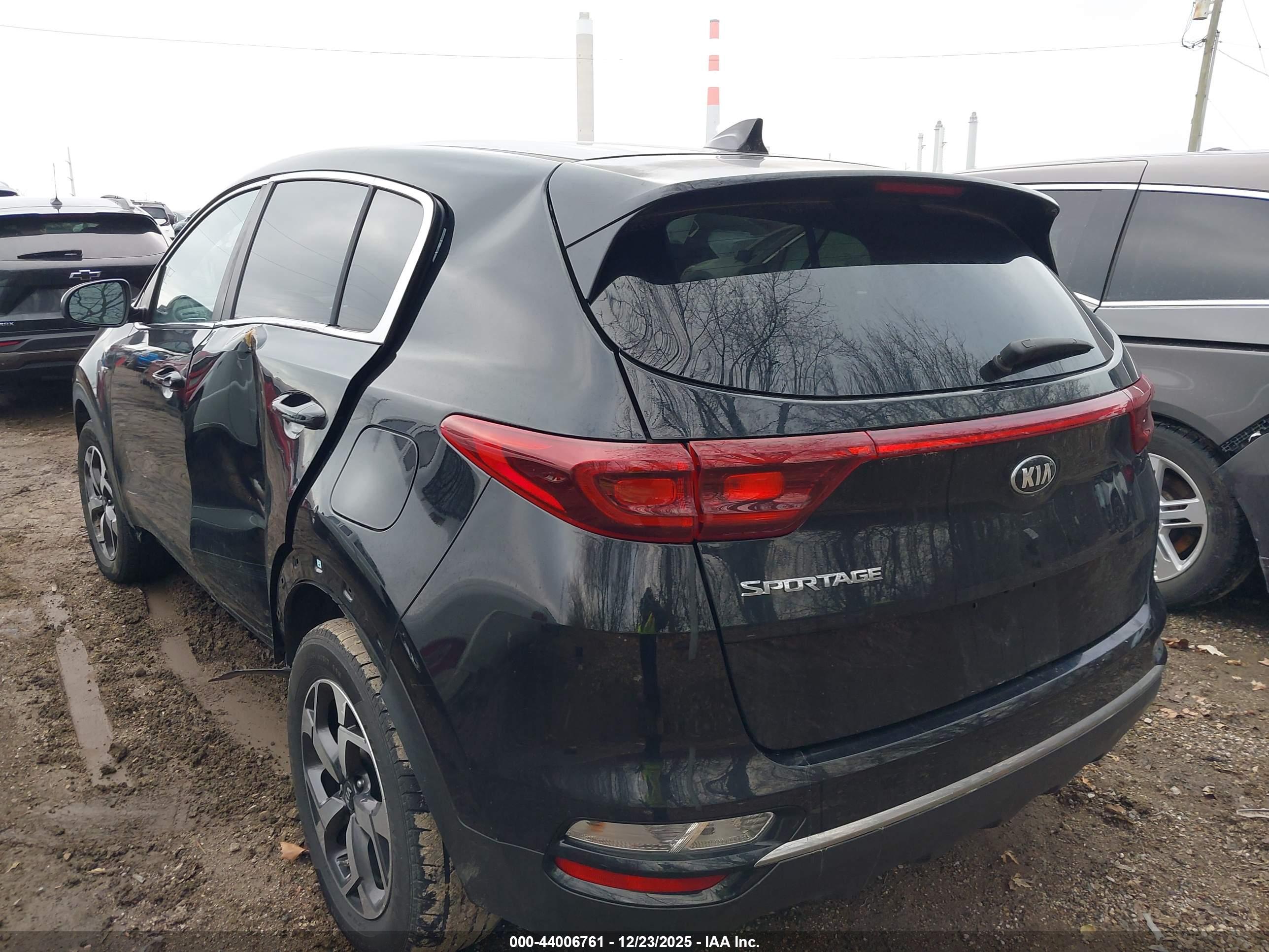 KIA SPORTAGE image 3