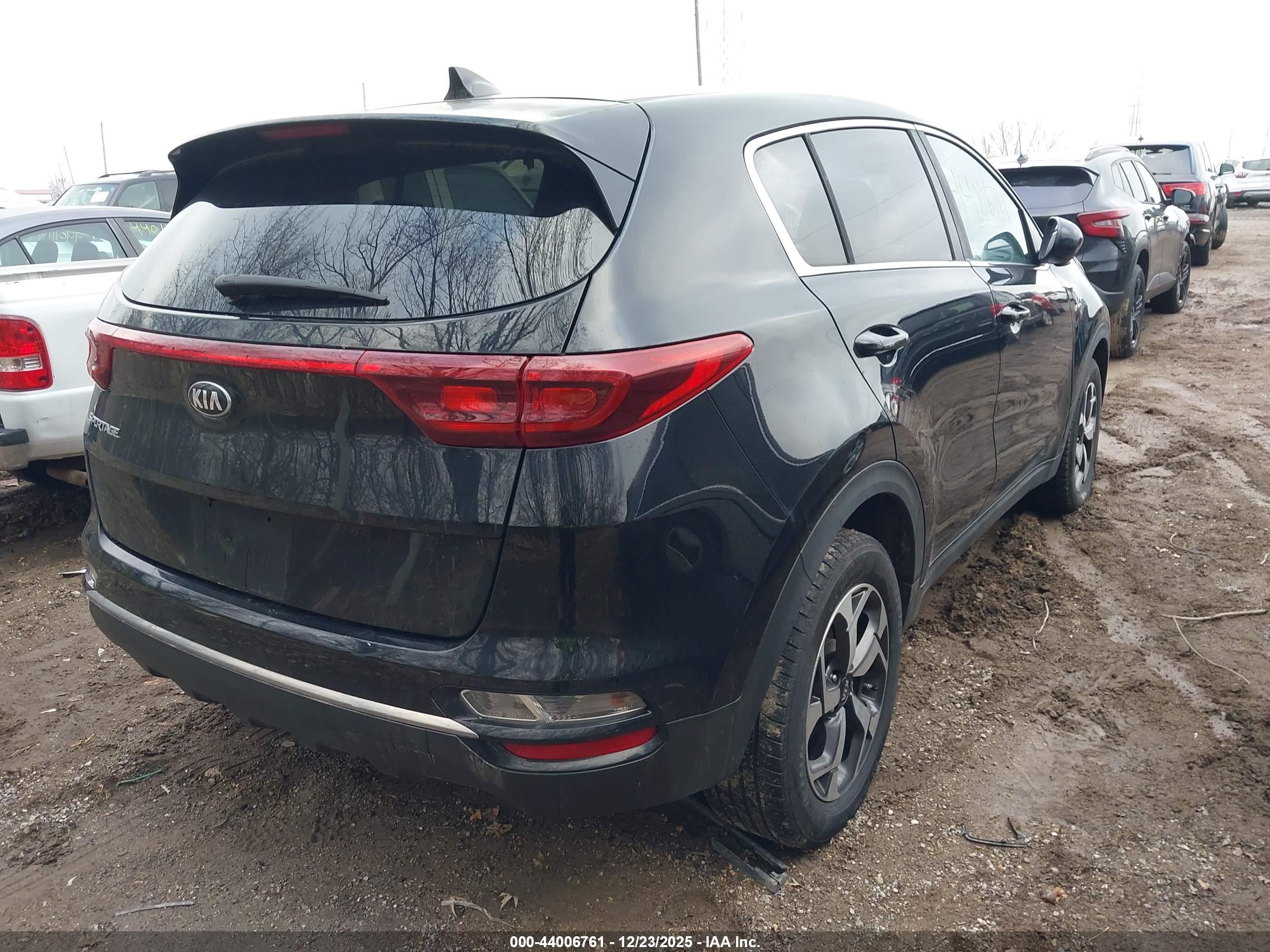 KIA SPORTAGE image 4