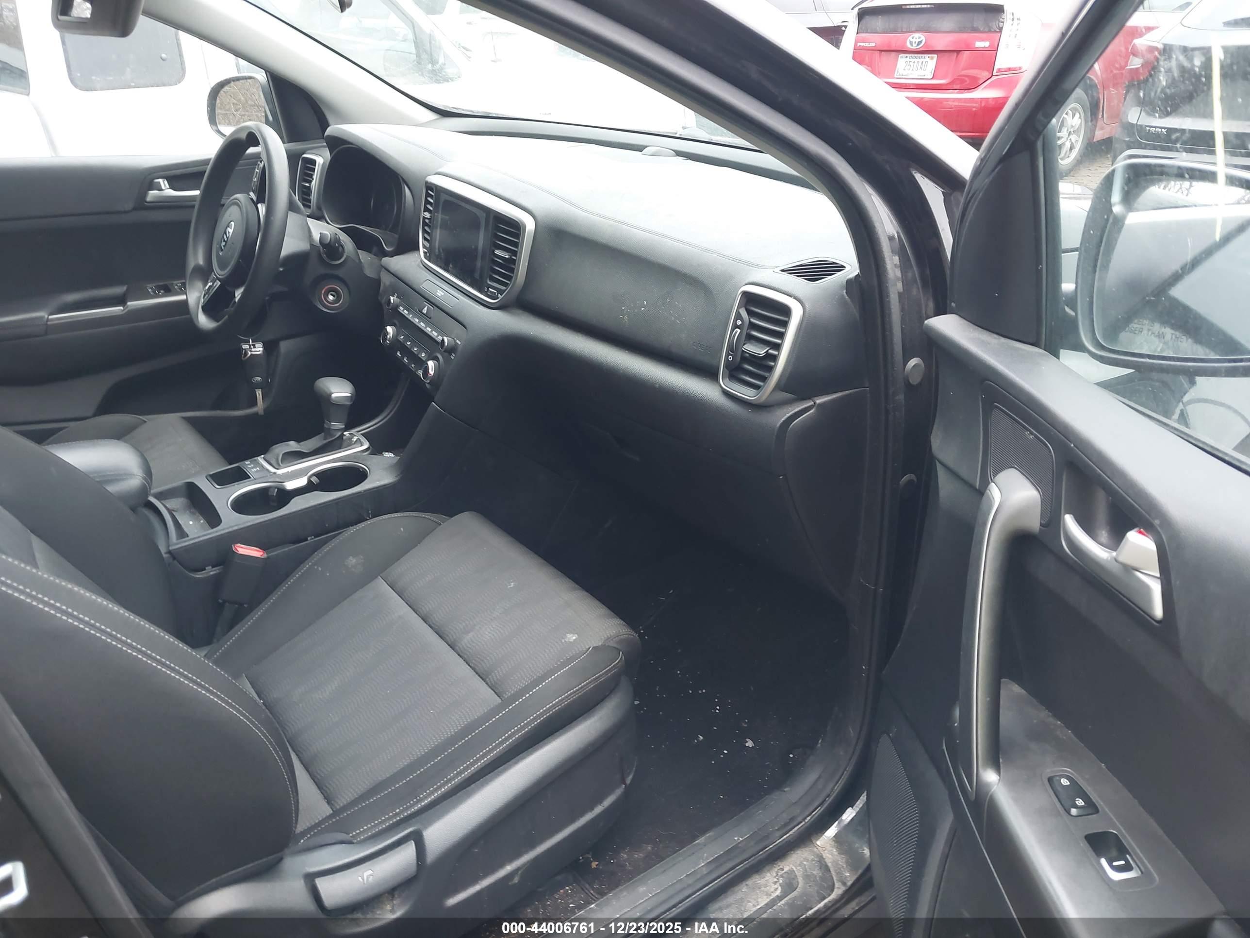 KIA SPORTAGE image 5