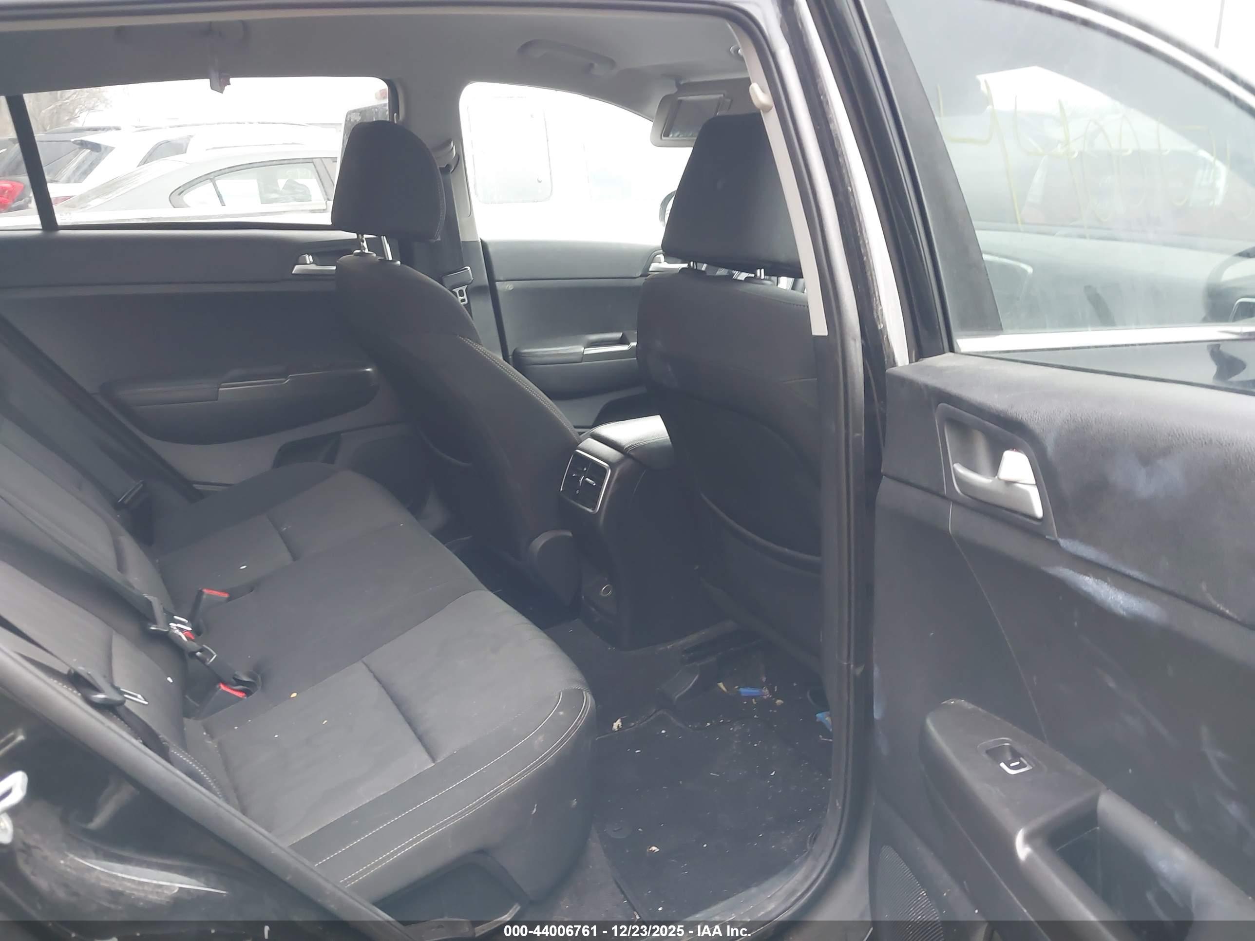 KIA SPORTAGE image 8
