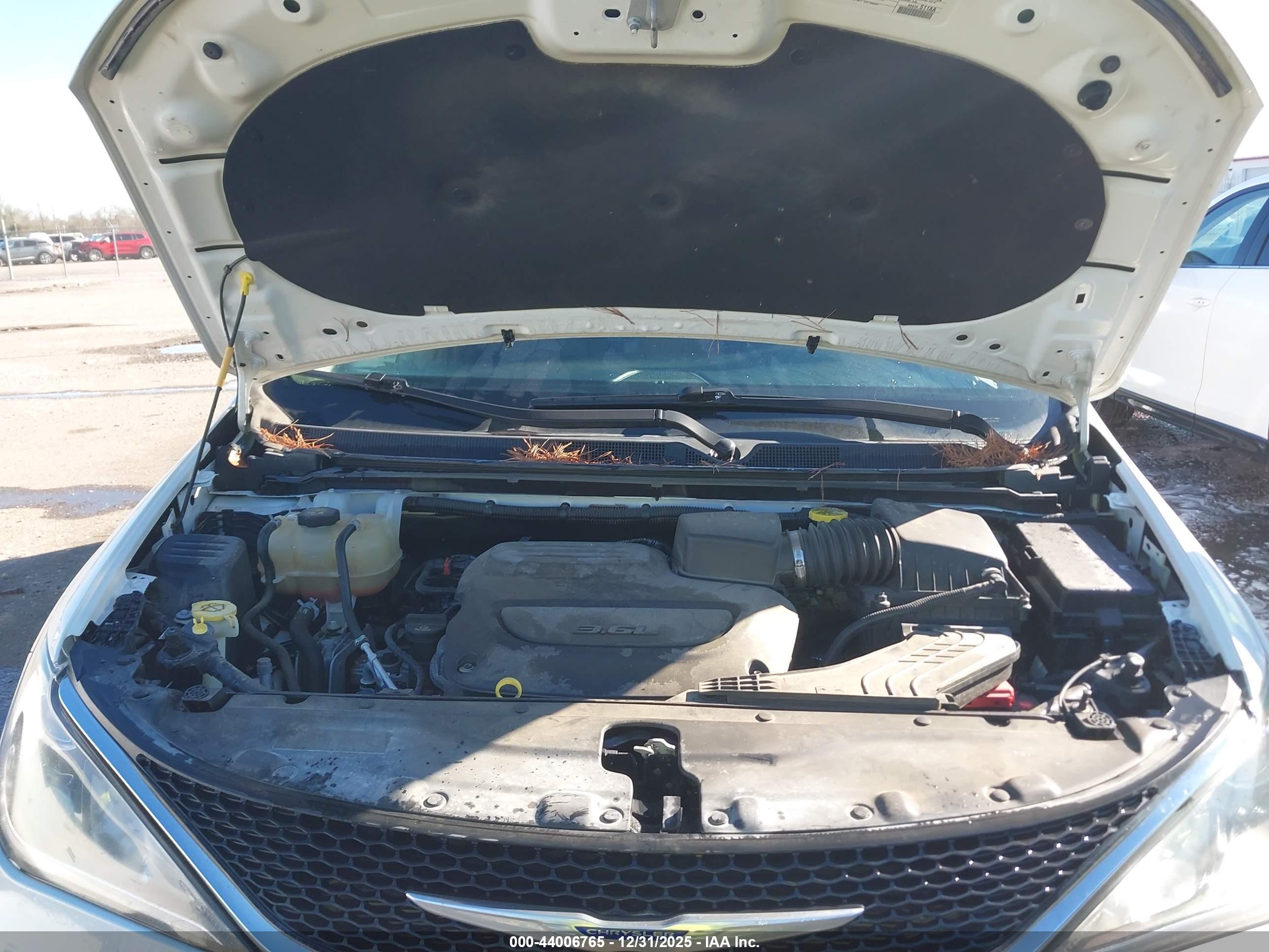 CHRYSLER PACIFICA image 10