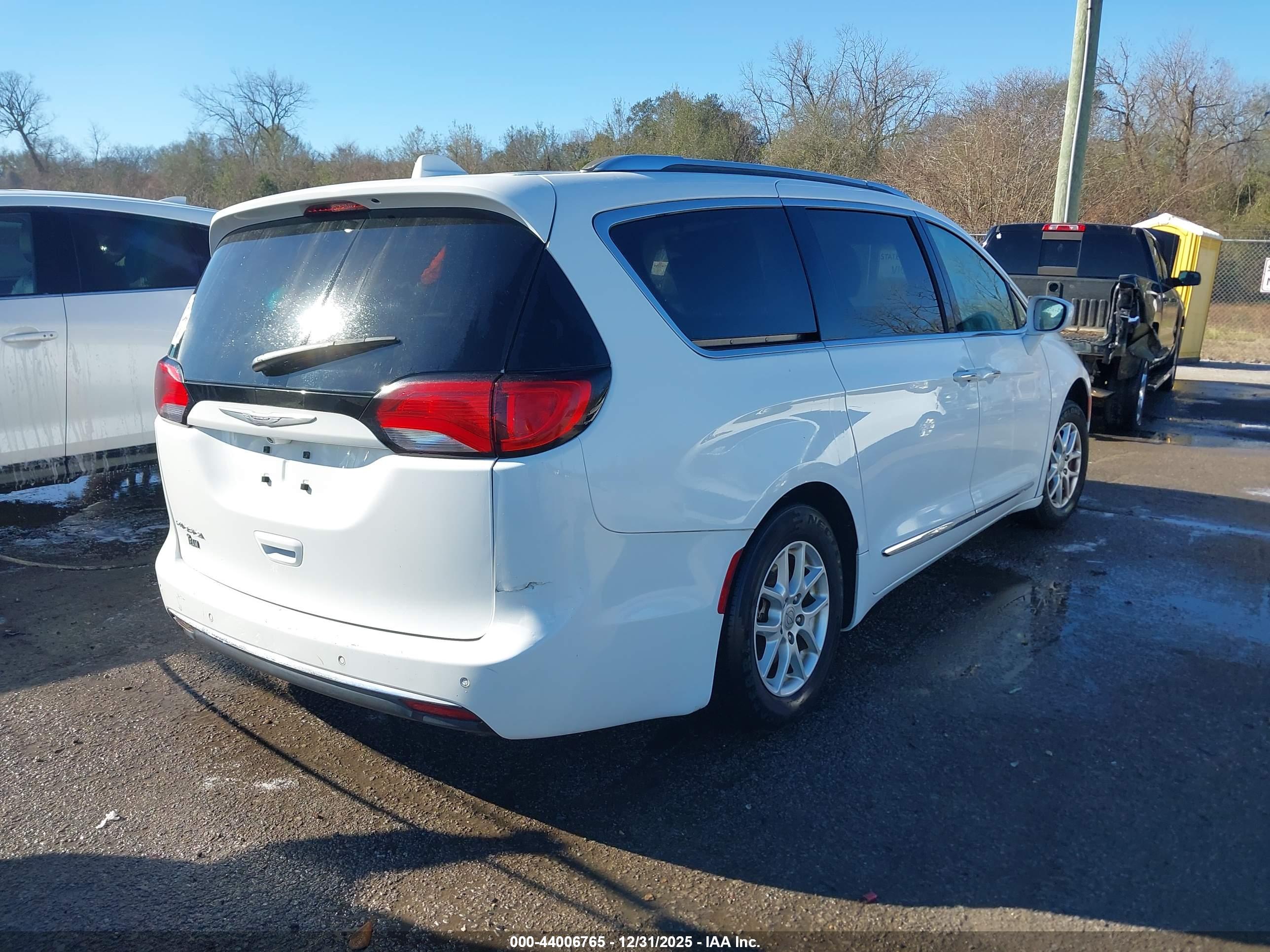 CHRYSLER PACIFICA image 4