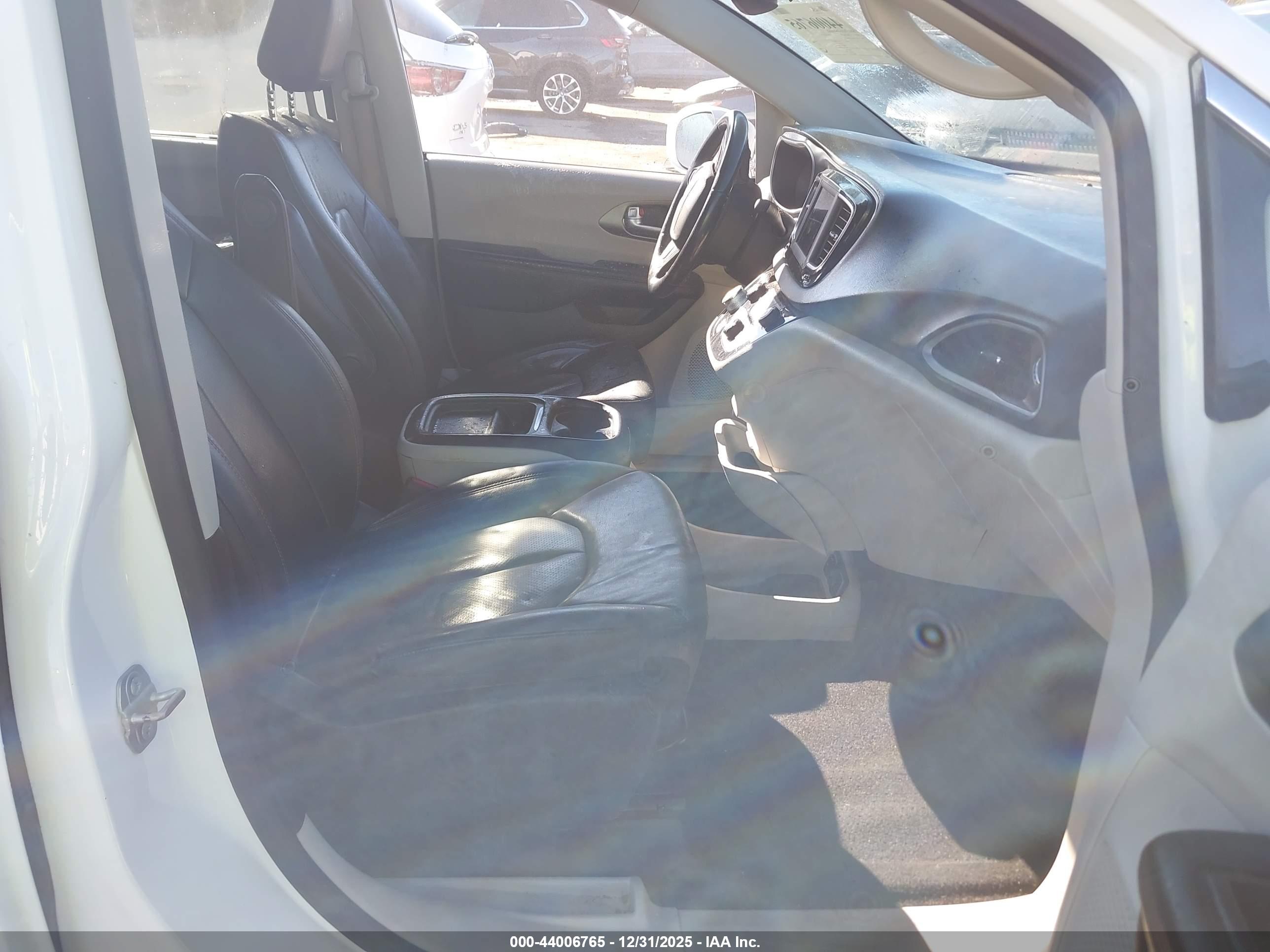 CHRYSLER PACIFICA image 5
