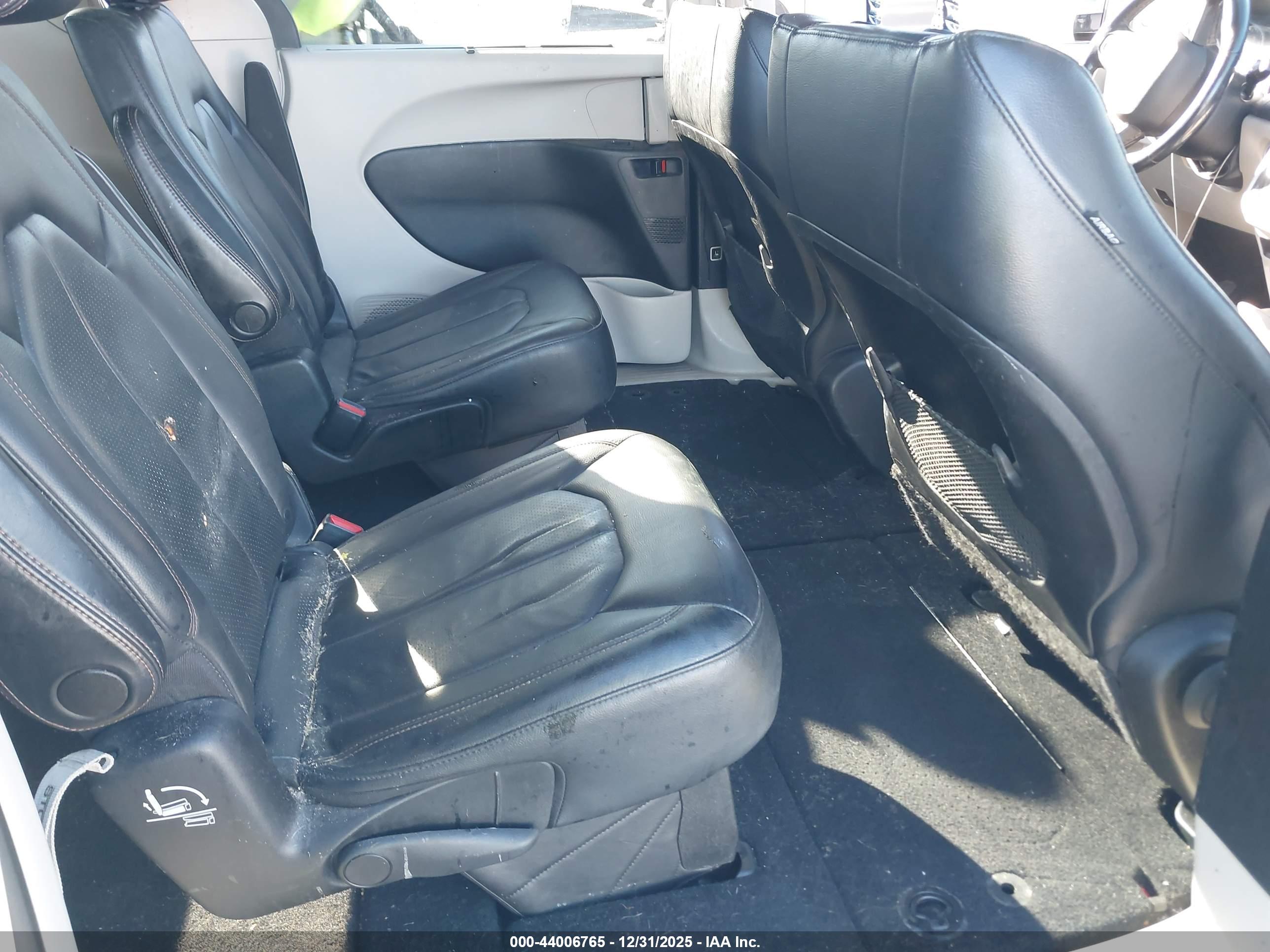 CHRYSLER PACIFICA image 8