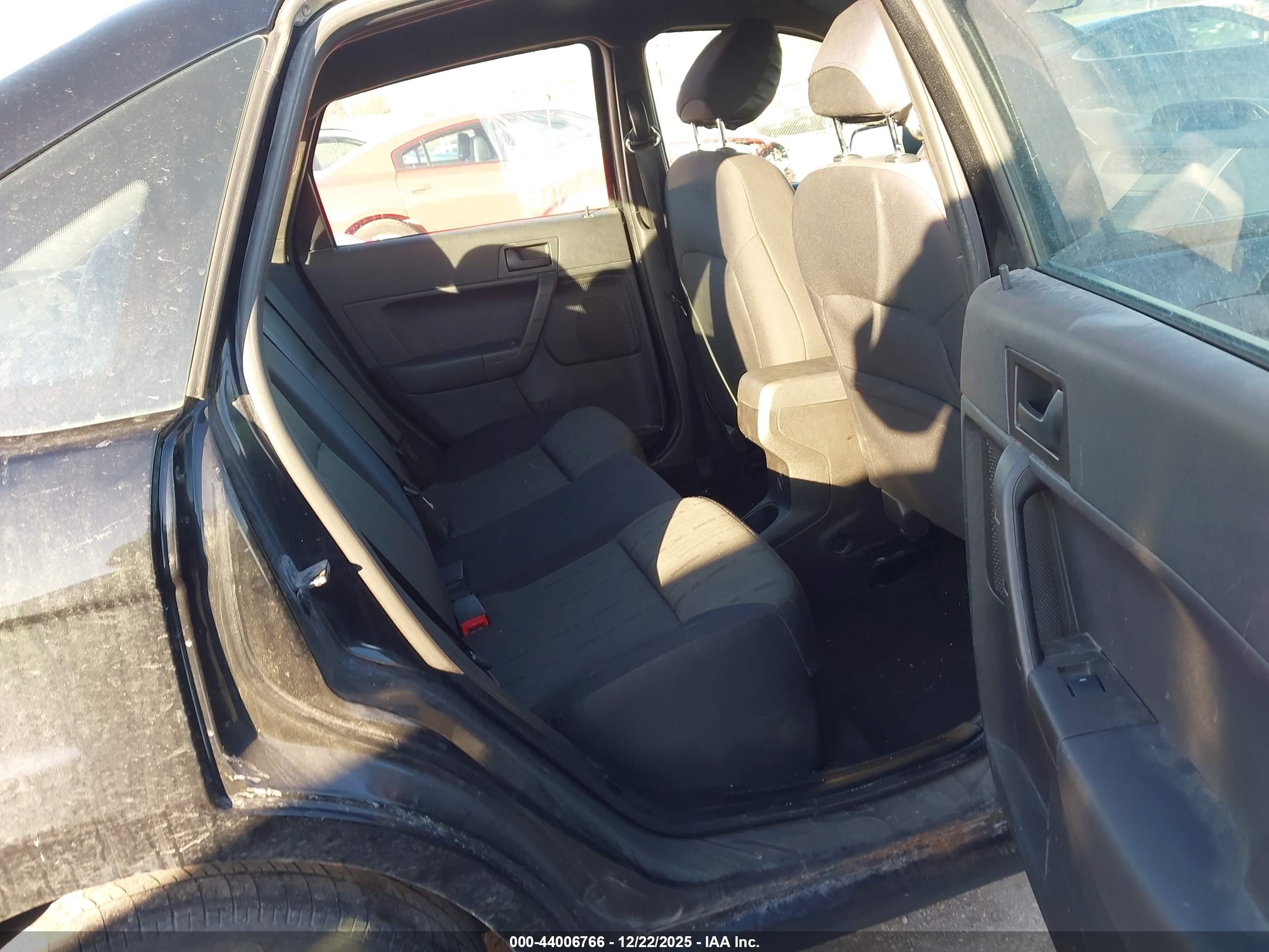 FORD FOCUS image 8