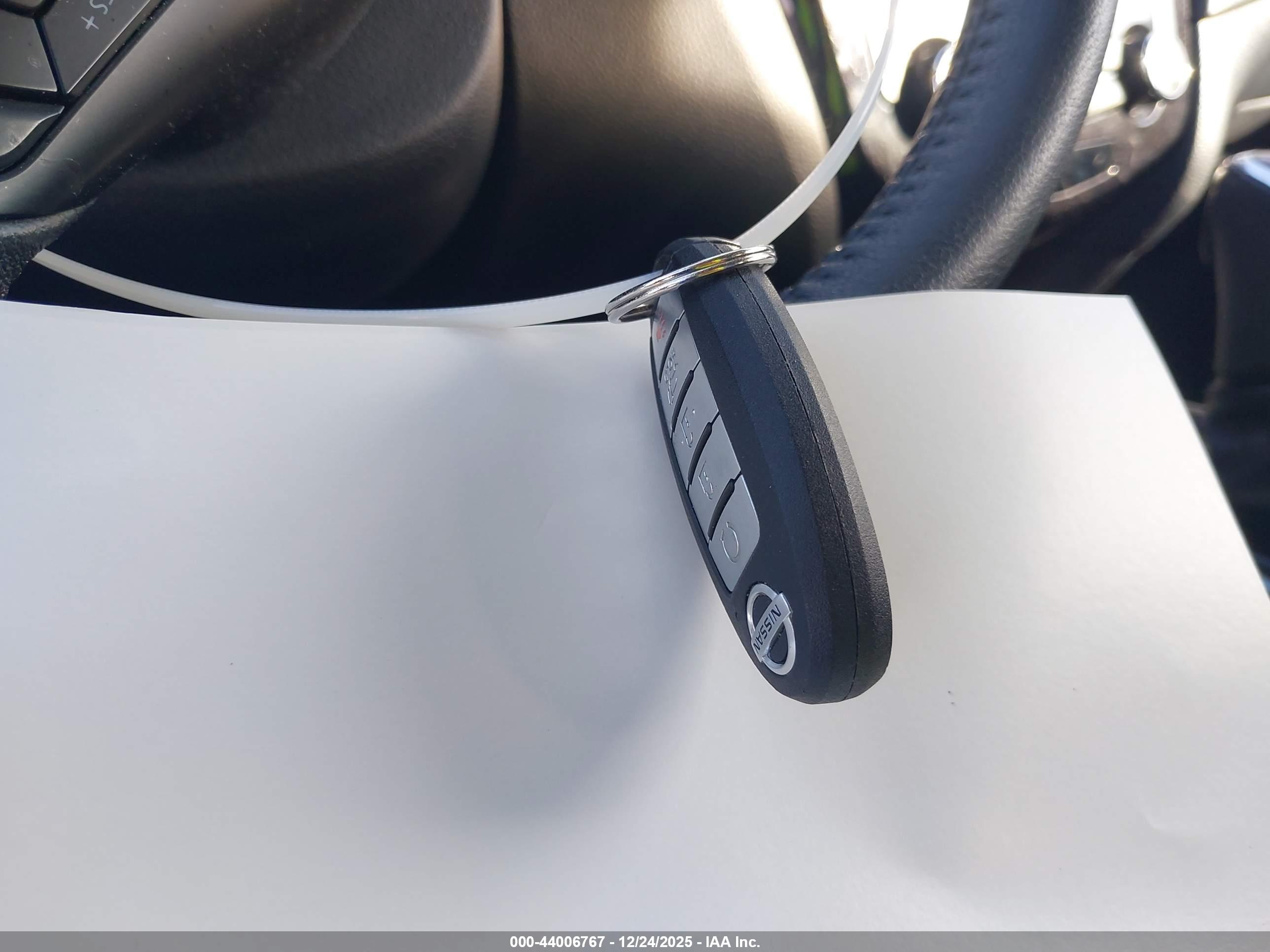 NISSAN ROGUE image 11