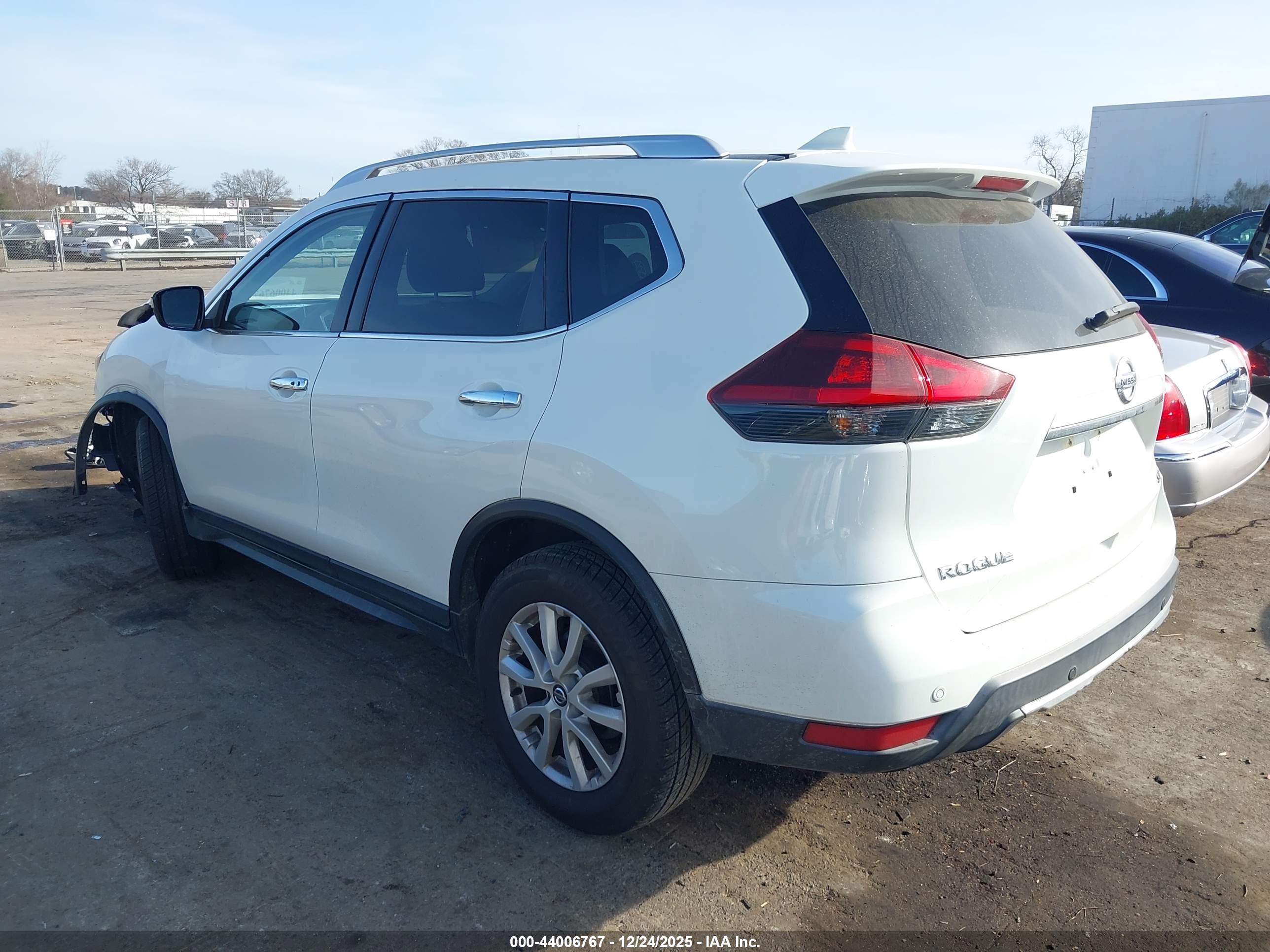 NISSAN ROGUE image 3