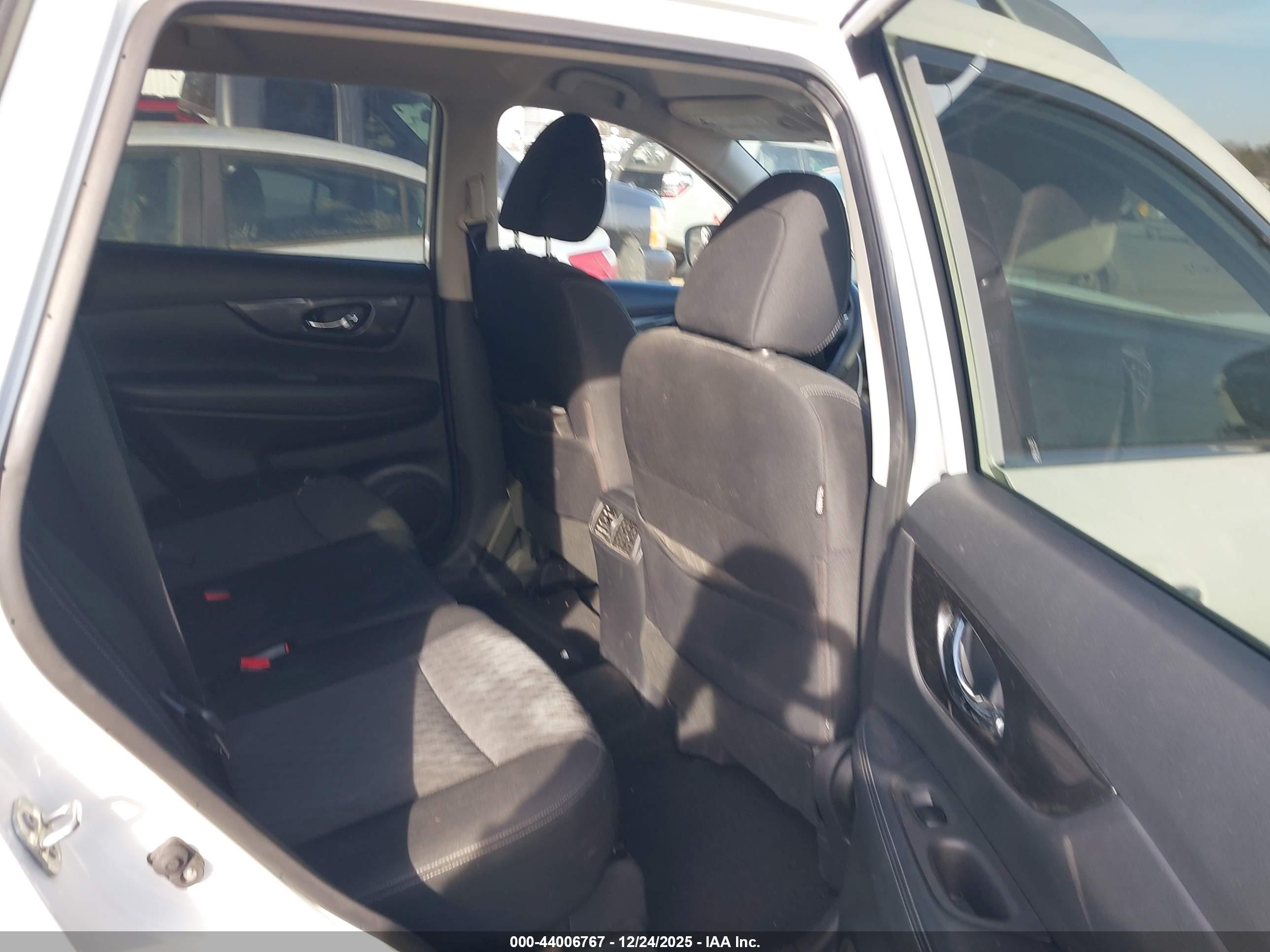 NISSAN ROGUE image 8