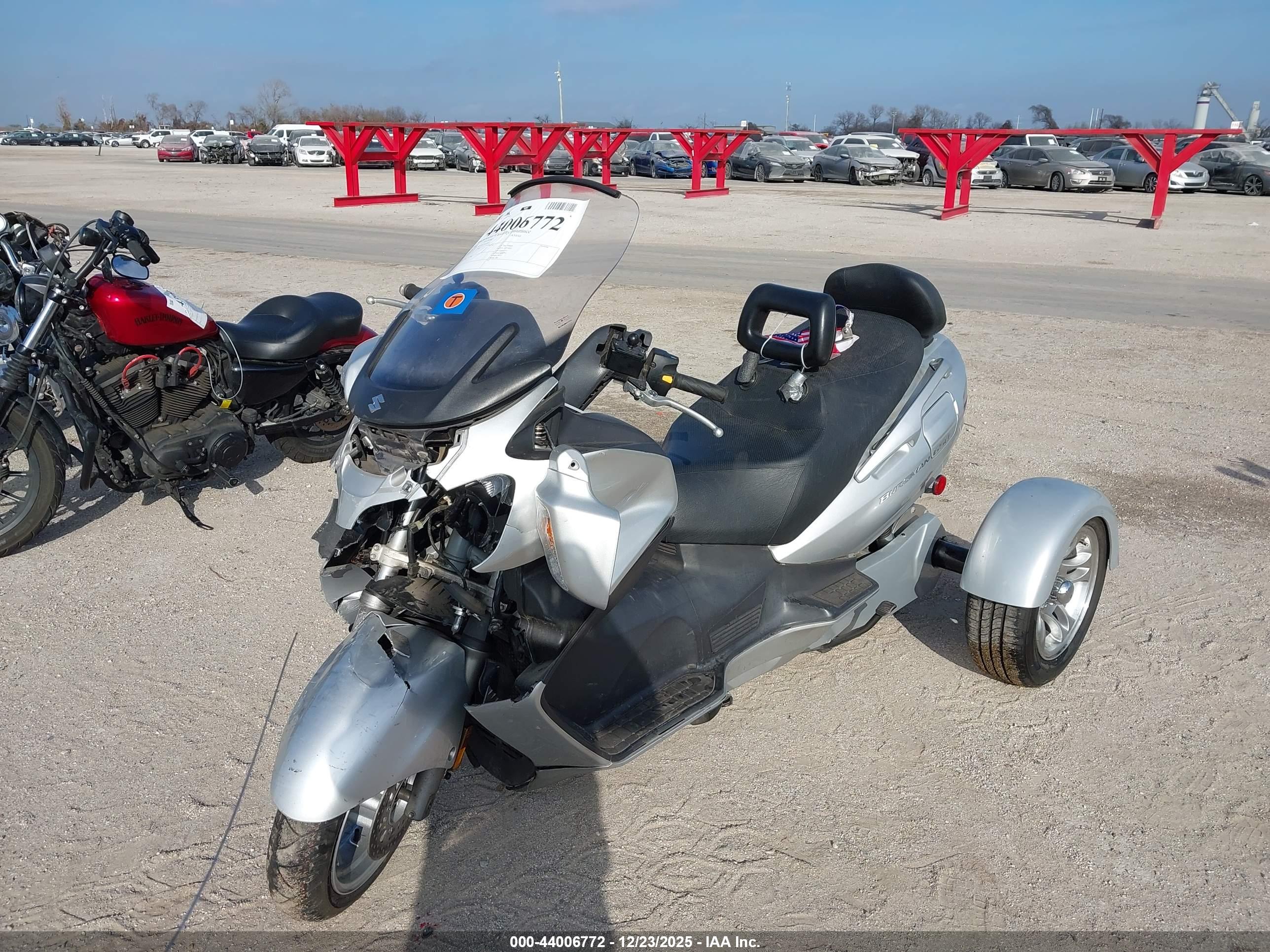 SUZUKI AN650 image 2