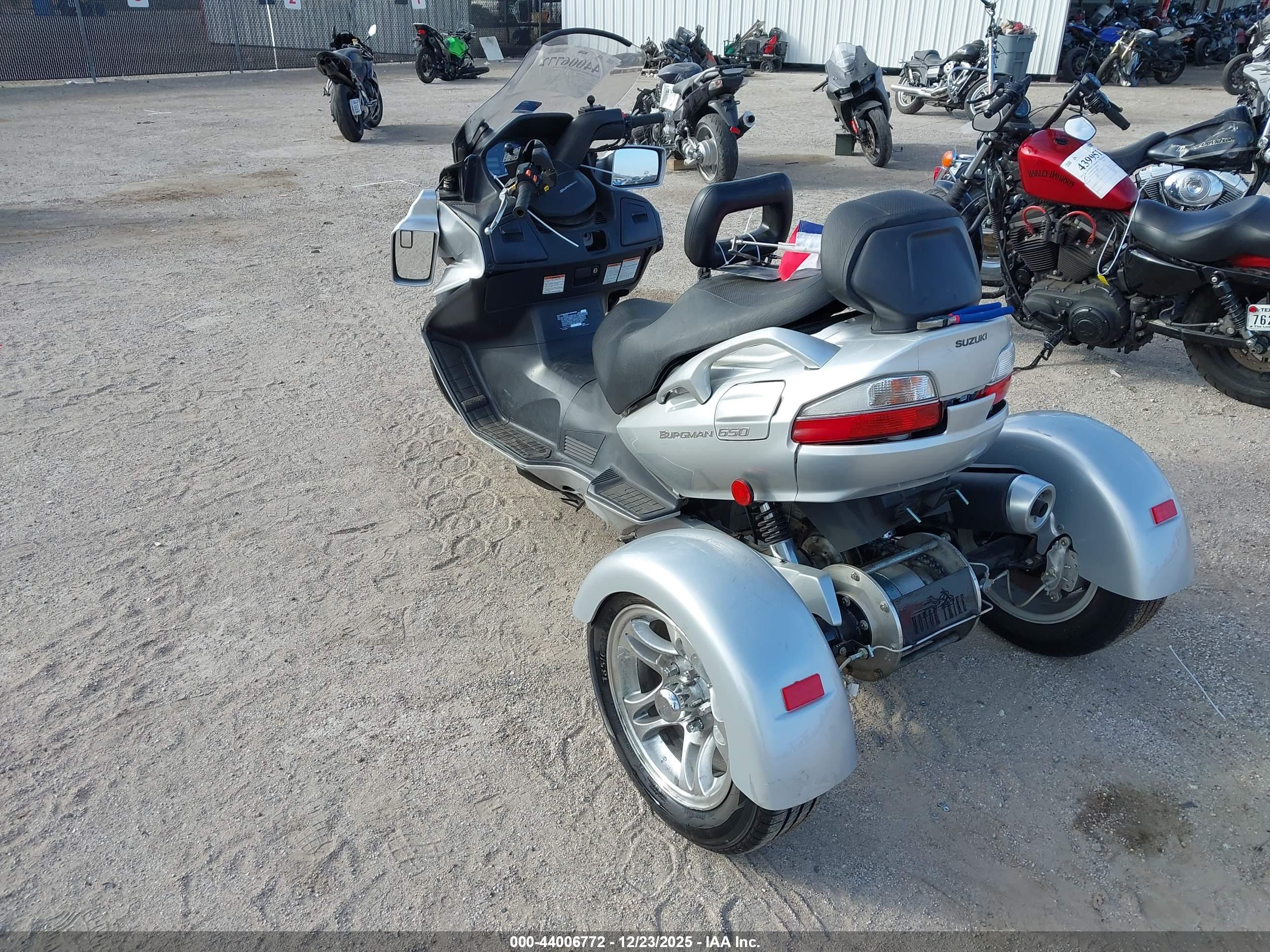 SUZUKI AN650 image 3