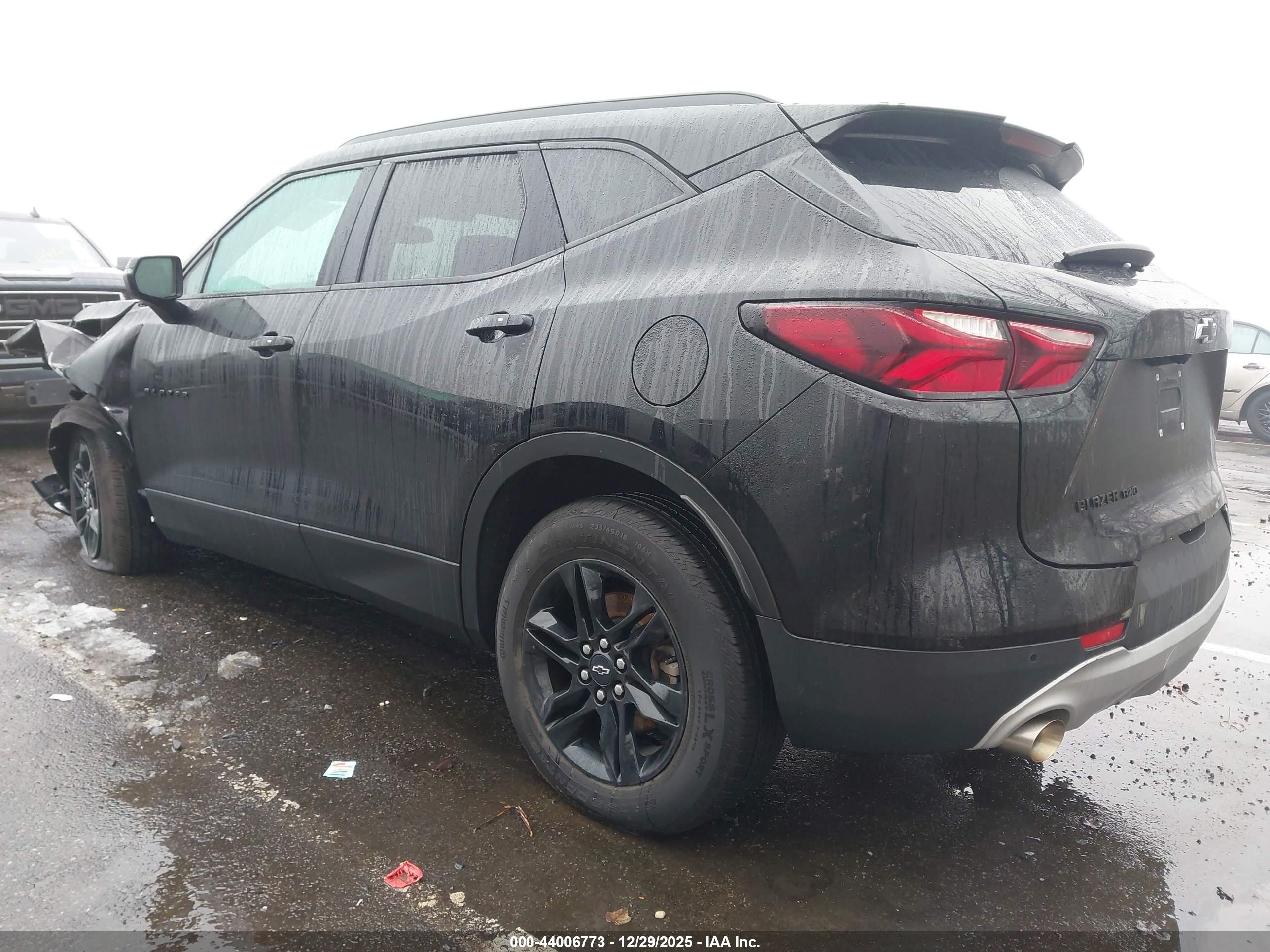 CHEVROLET BLAZER image 3