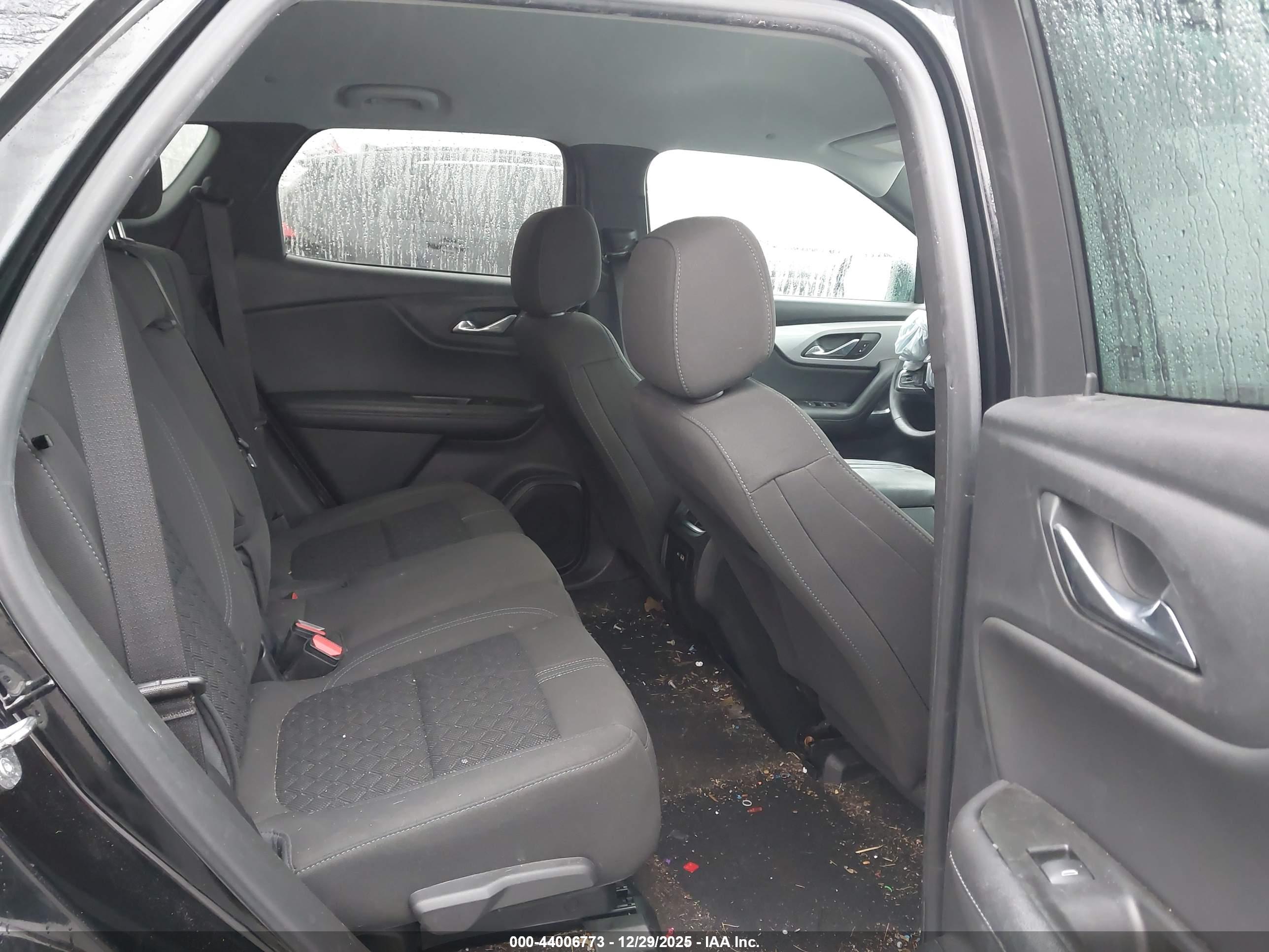 CHEVROLET BLAZER image 8