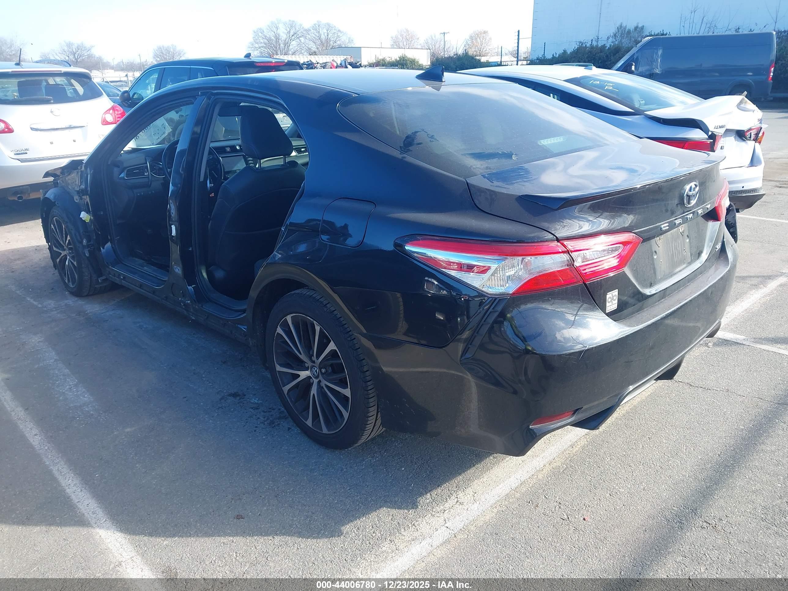 TOYOTA CAMRY image 3