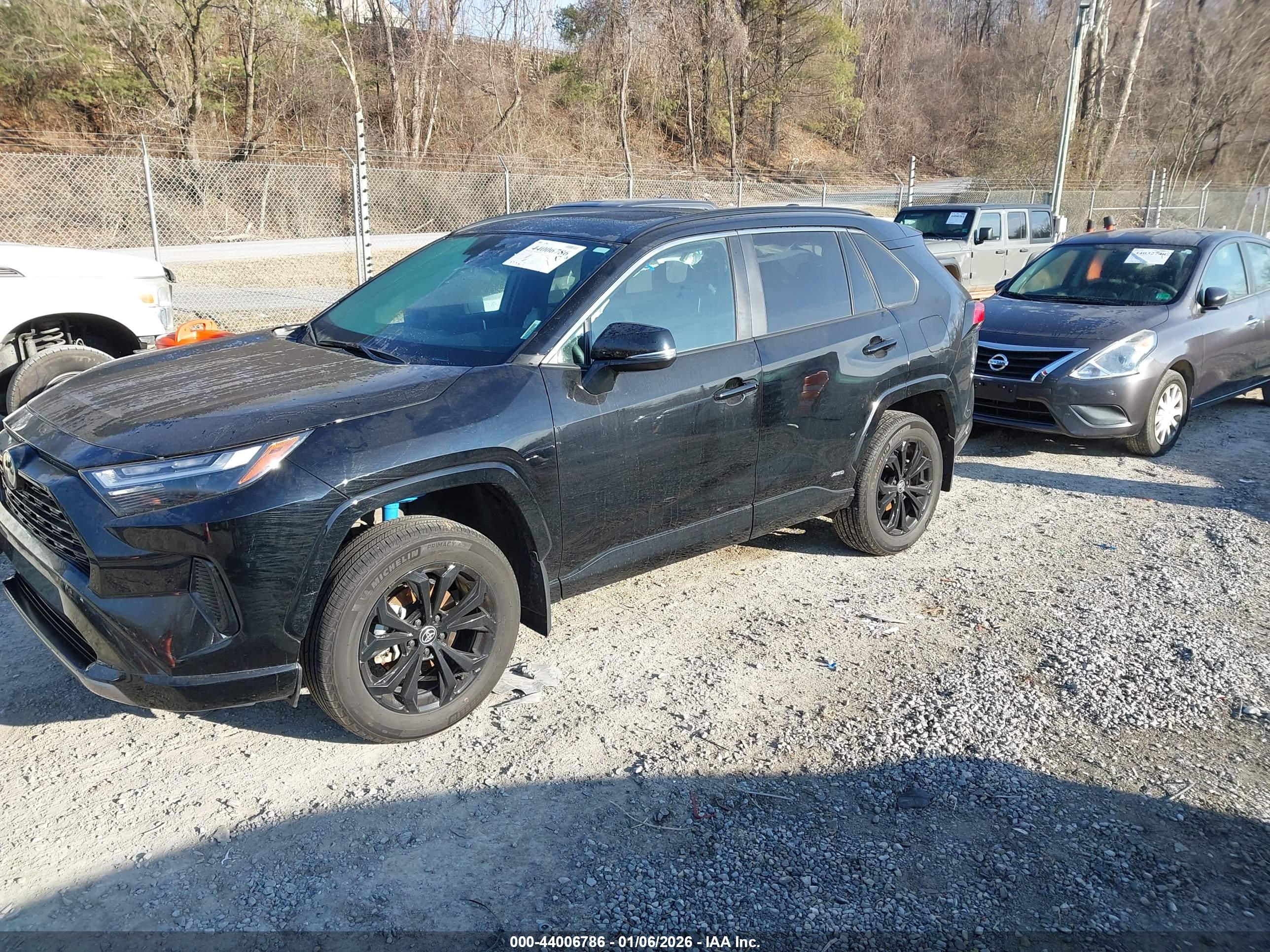 TOYOTA RAV4 image 2